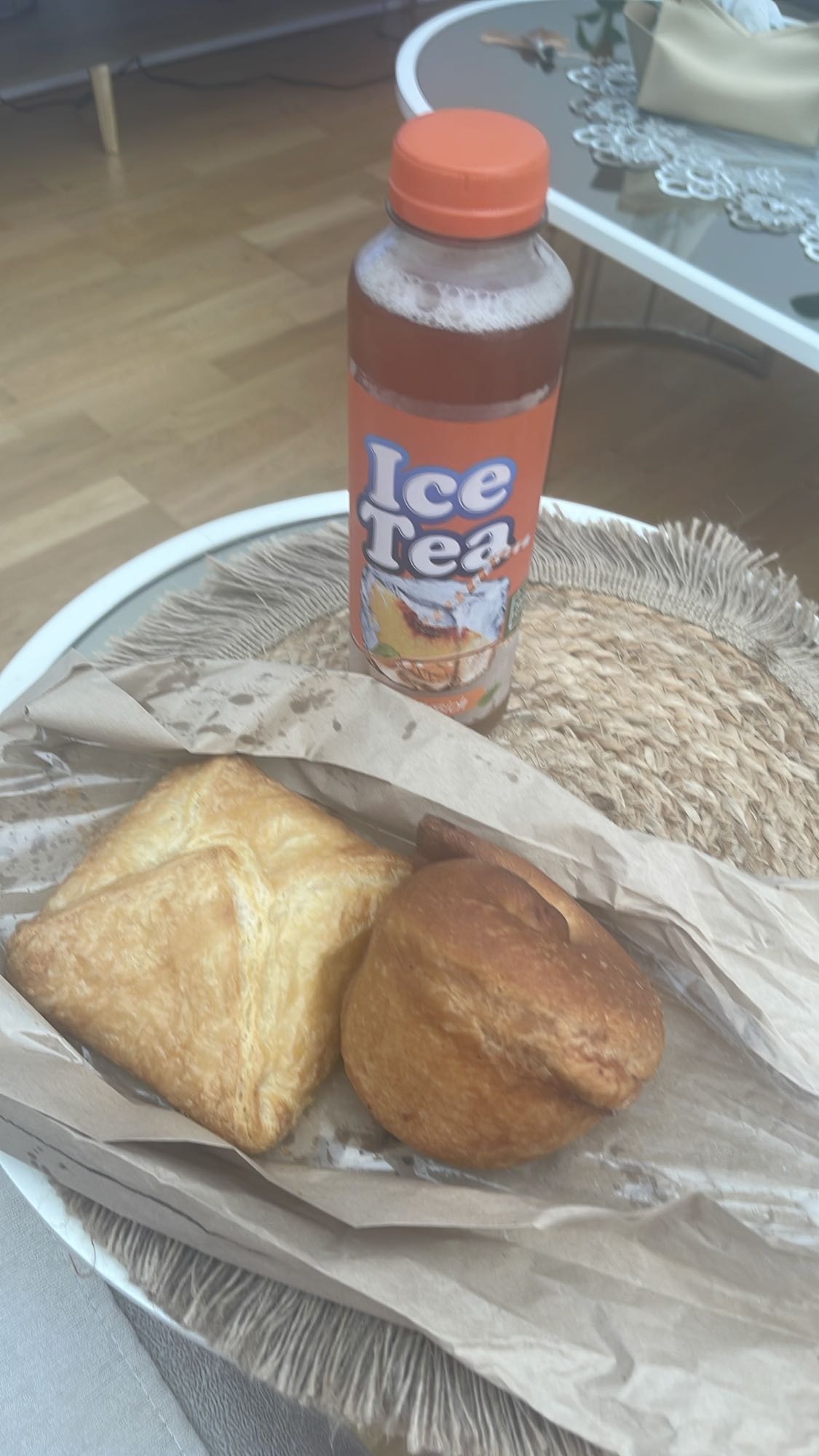 معجنات وشاي مثلج