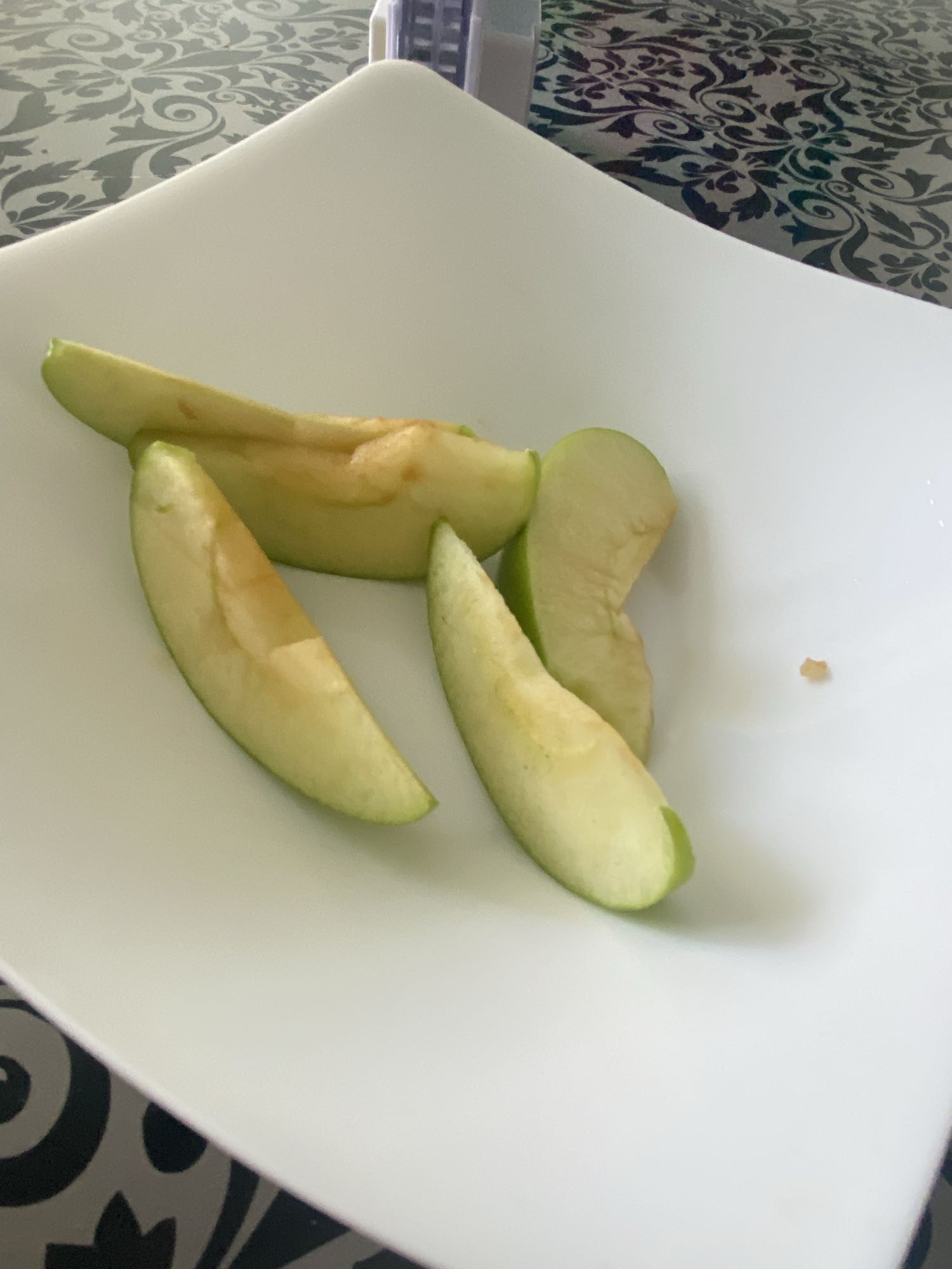 شرائح تفاح أخضر