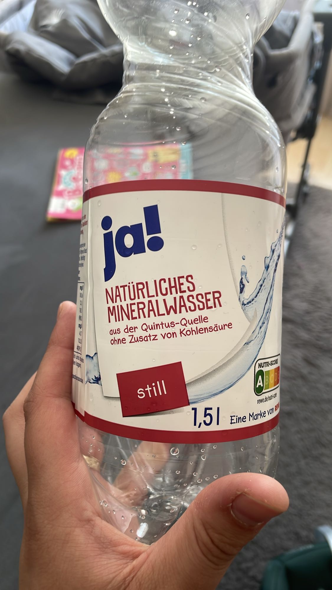 Natürliches Mineralwasser