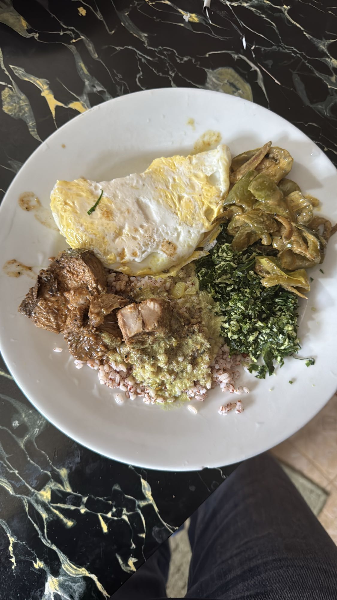 Egg, beef, rice & greens