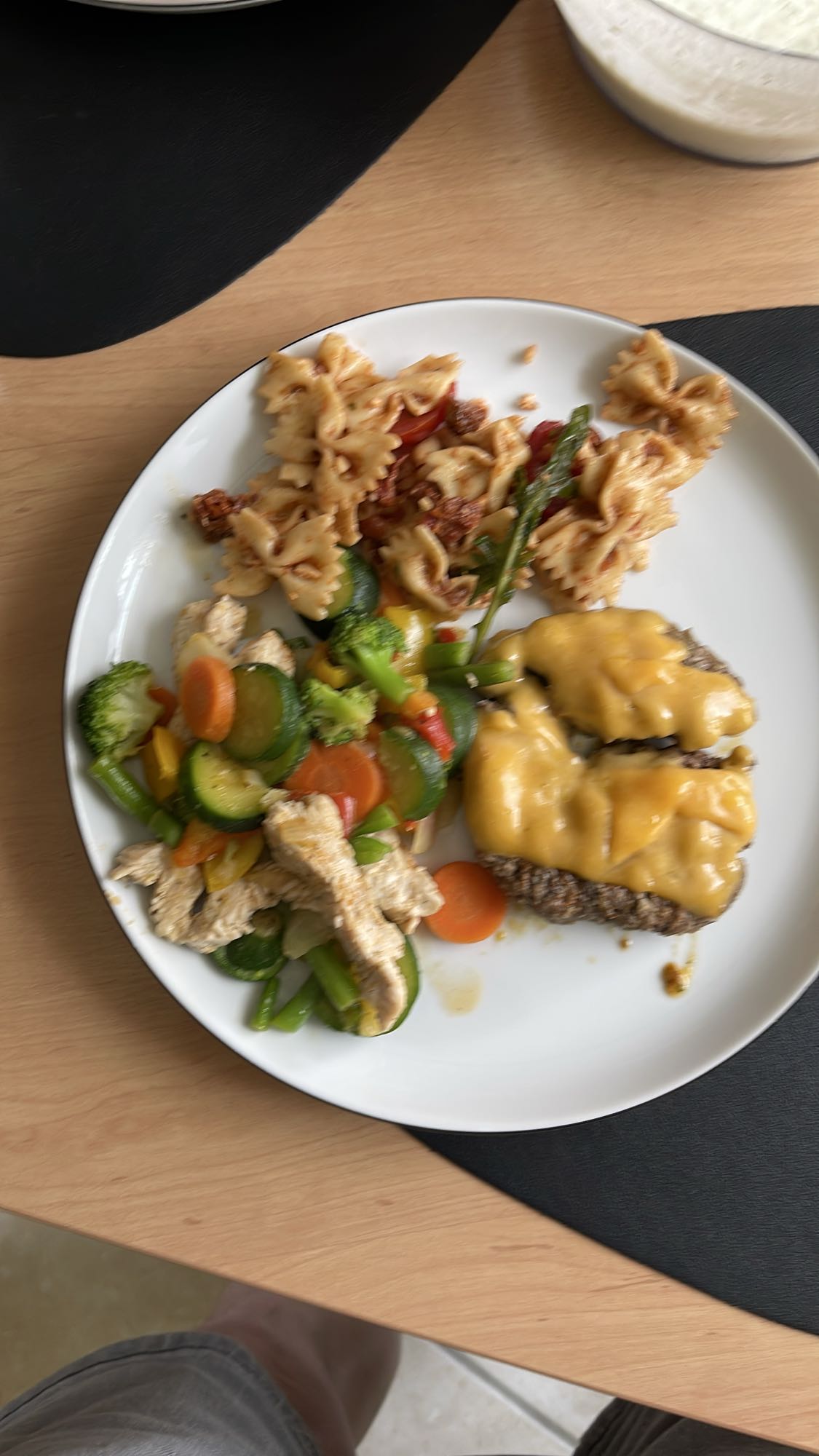 Nudel-Gemüse-Teller