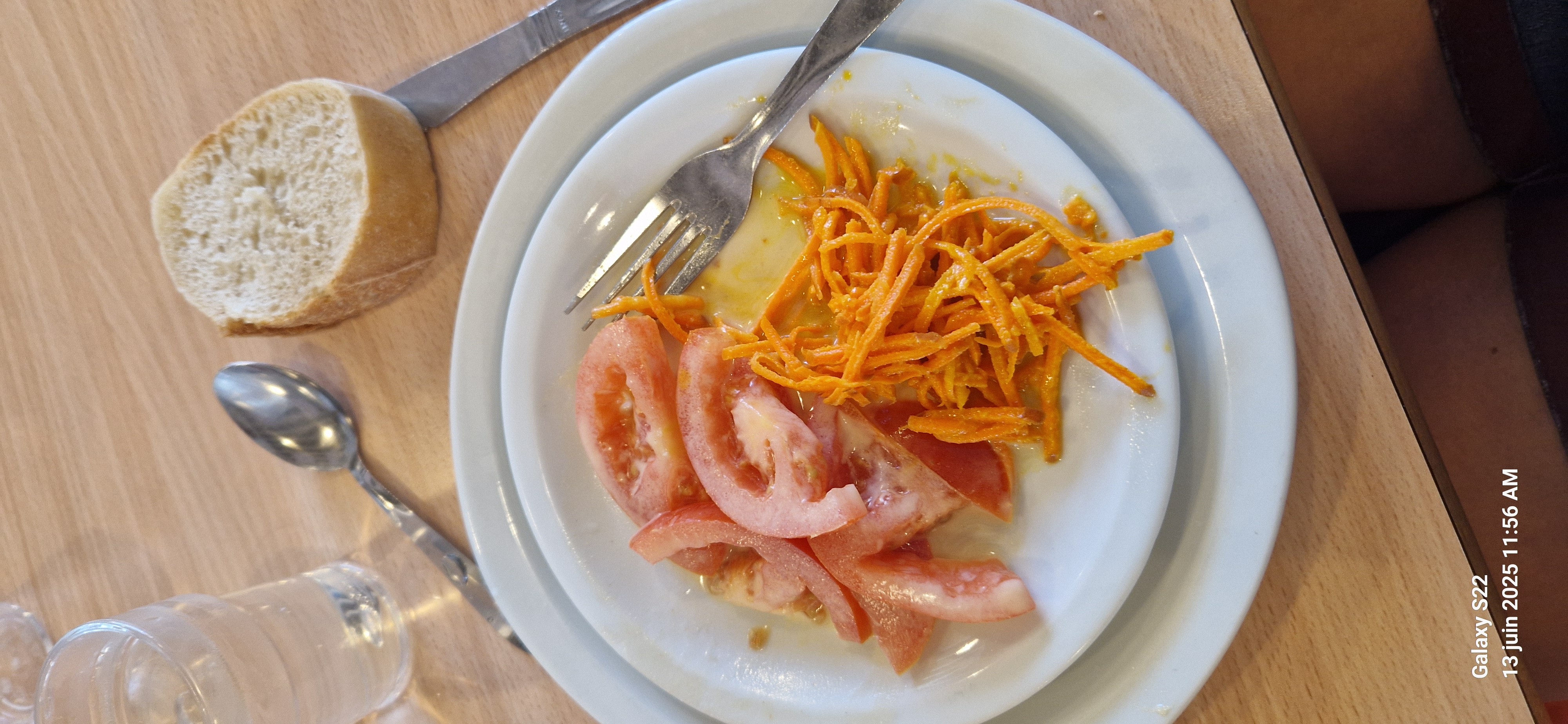 Salade tomate carotte pain