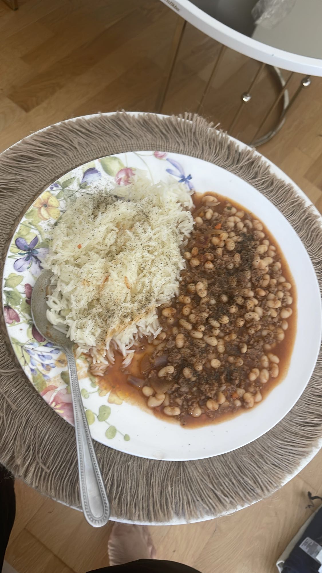 أرز مع فاصوليا ولحم مفروم