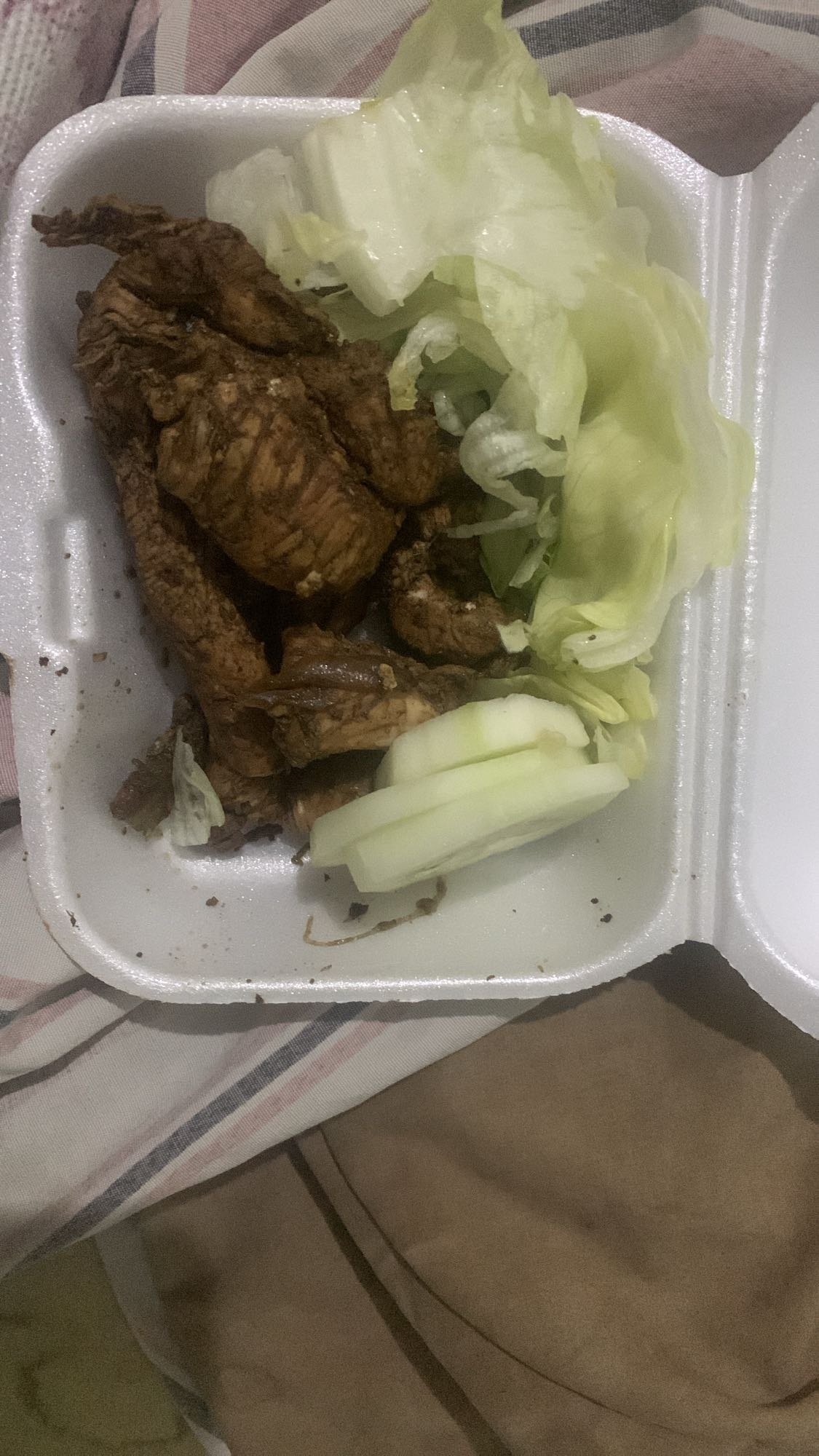 Pollo asado con ensalada