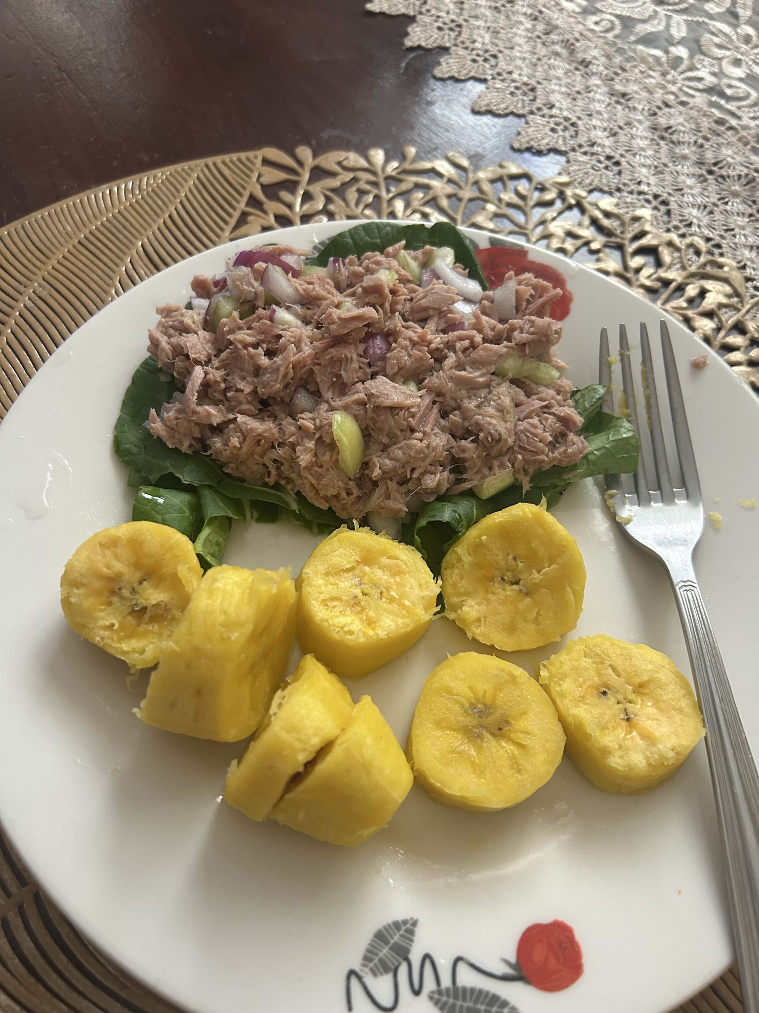 Ensalada de atún y plátano