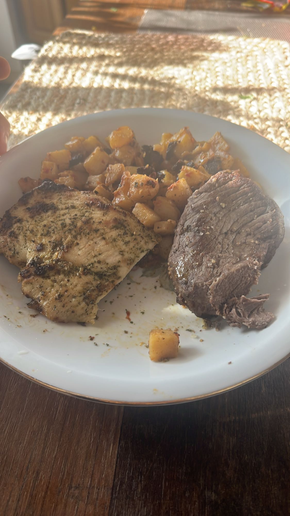 Grillfleisch mit Kartoffeln