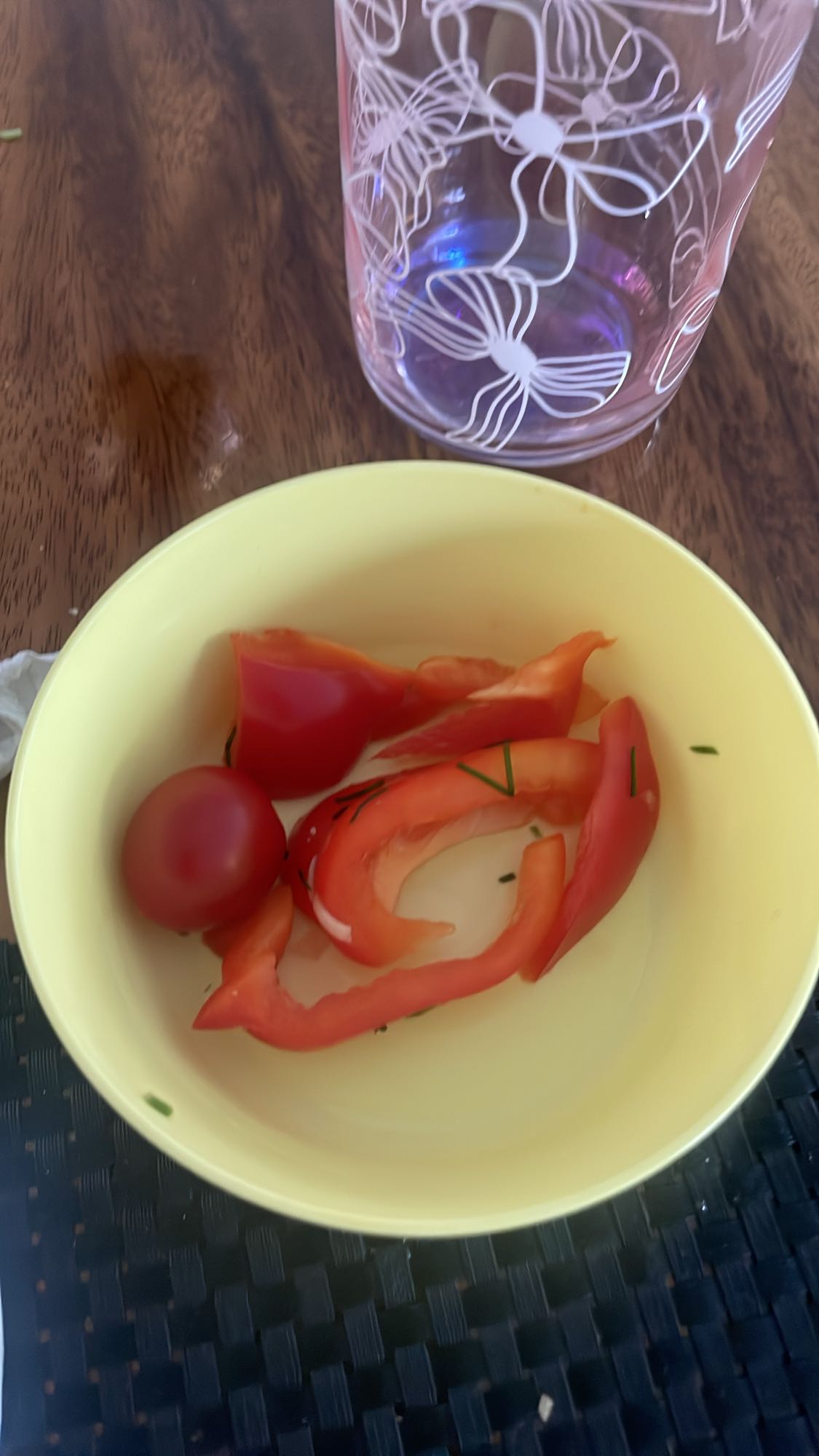 Paprika en tomaat snack