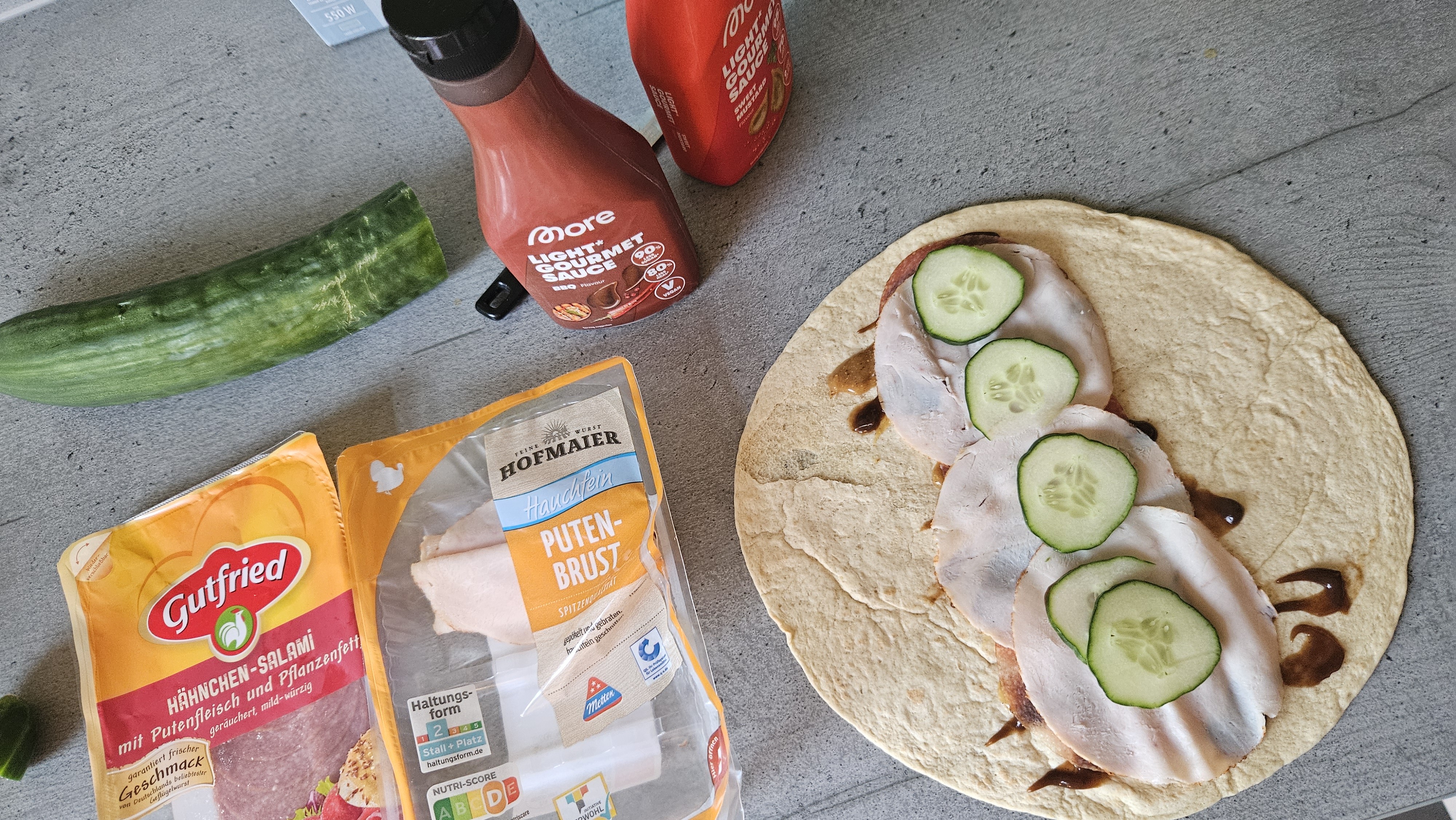 Proteinwrap mit Putenbrust und Gurke