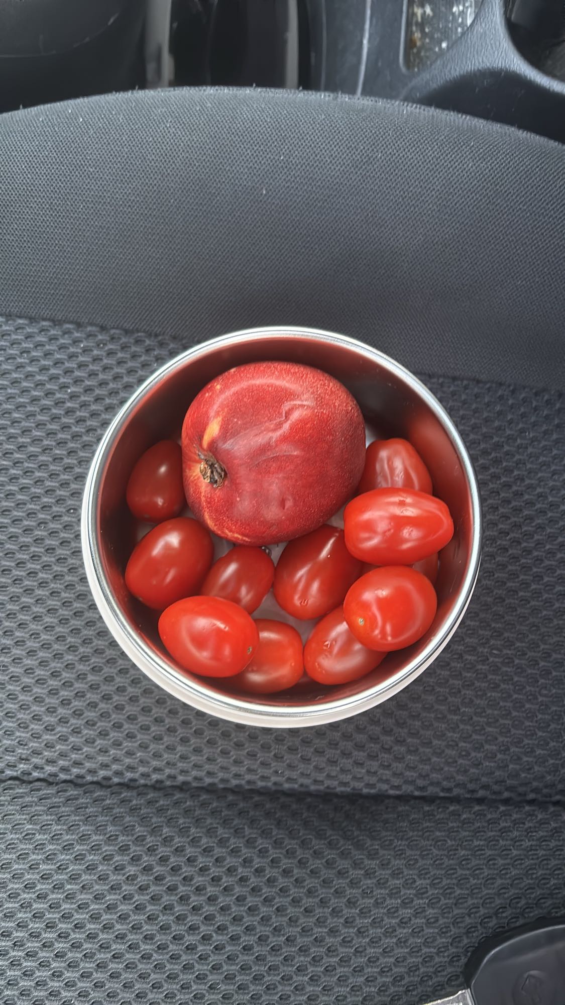 brzoskwinia i pomidorki