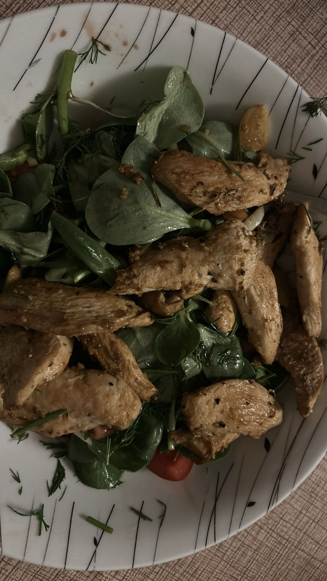 Tavuklu yeşil salata