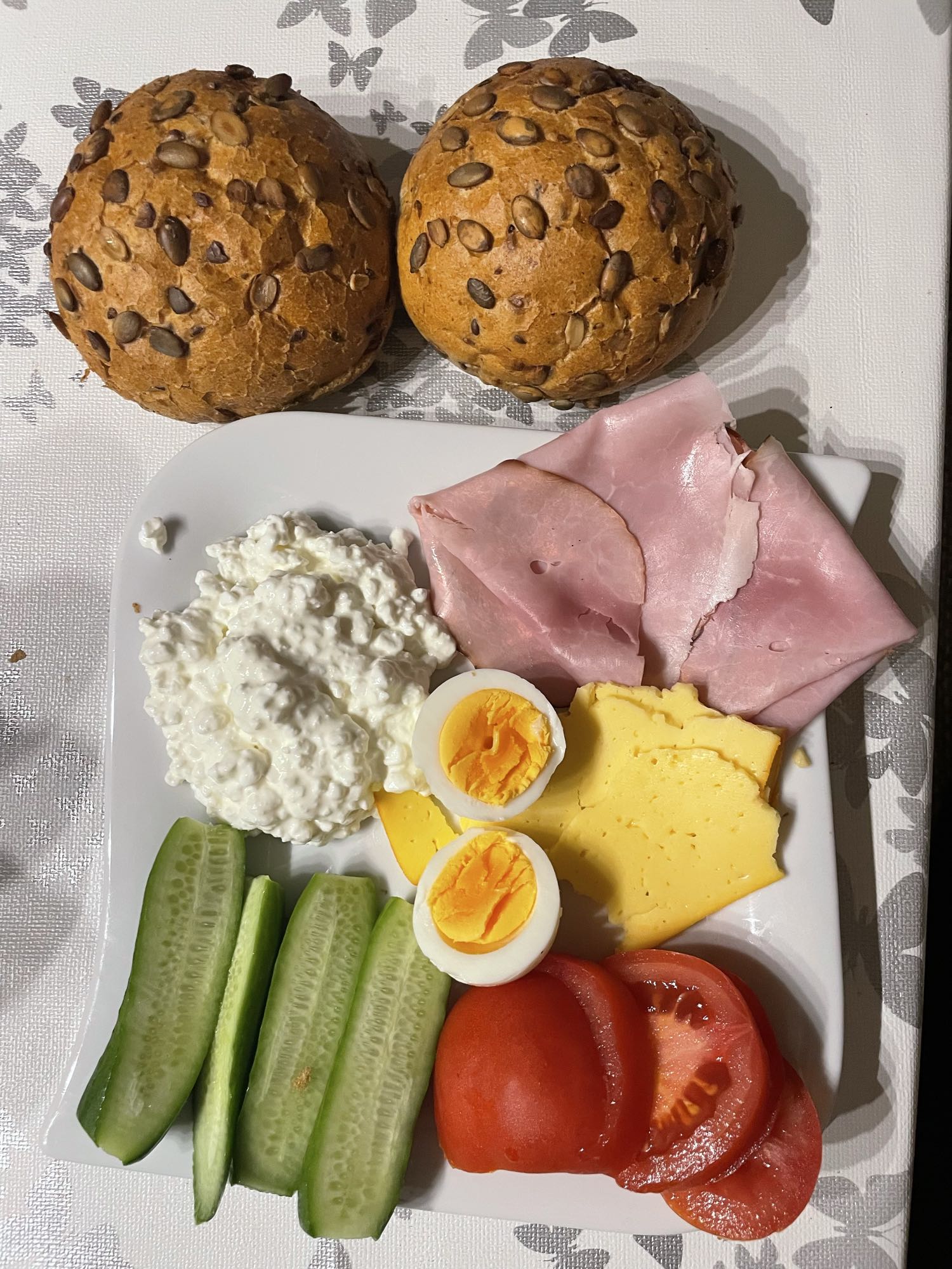 Ontbijtbord met broodjes
