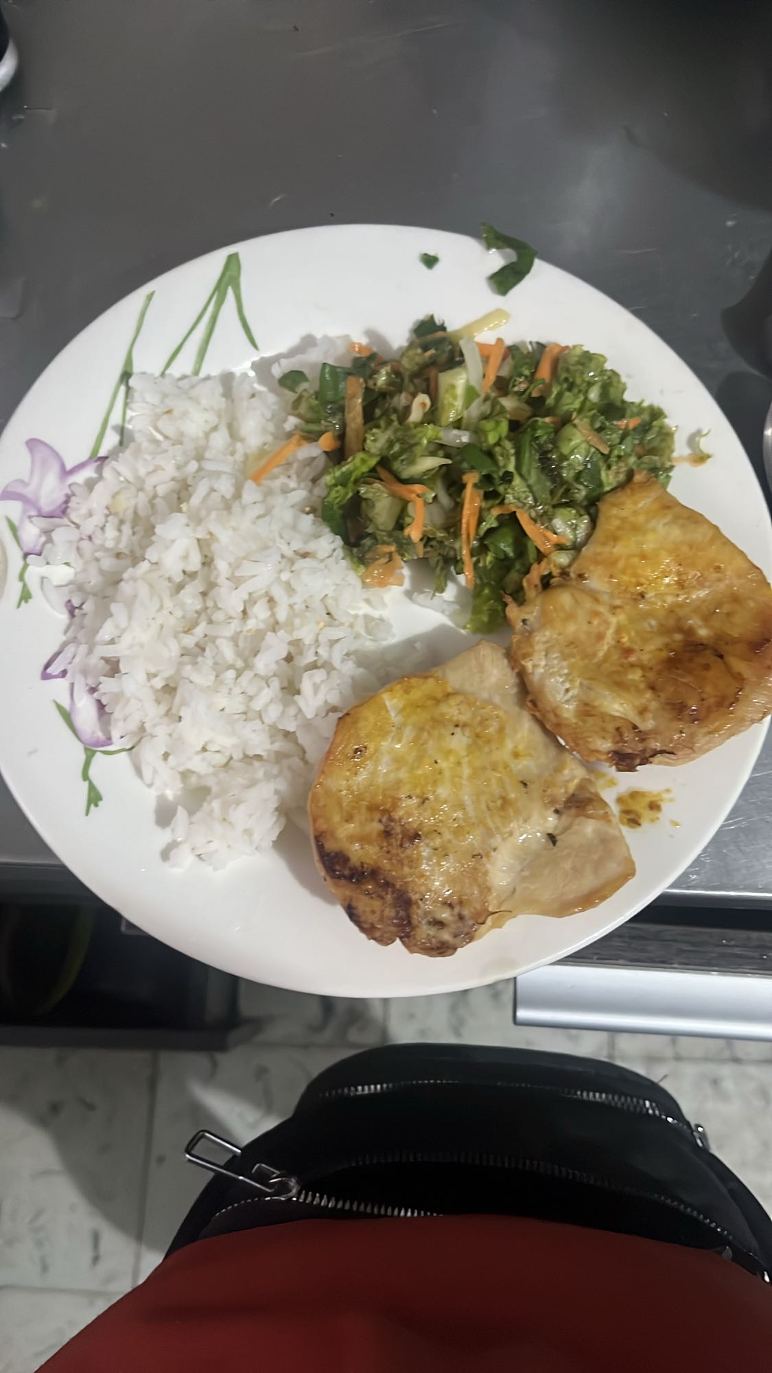Pollo con arroz y ensalada