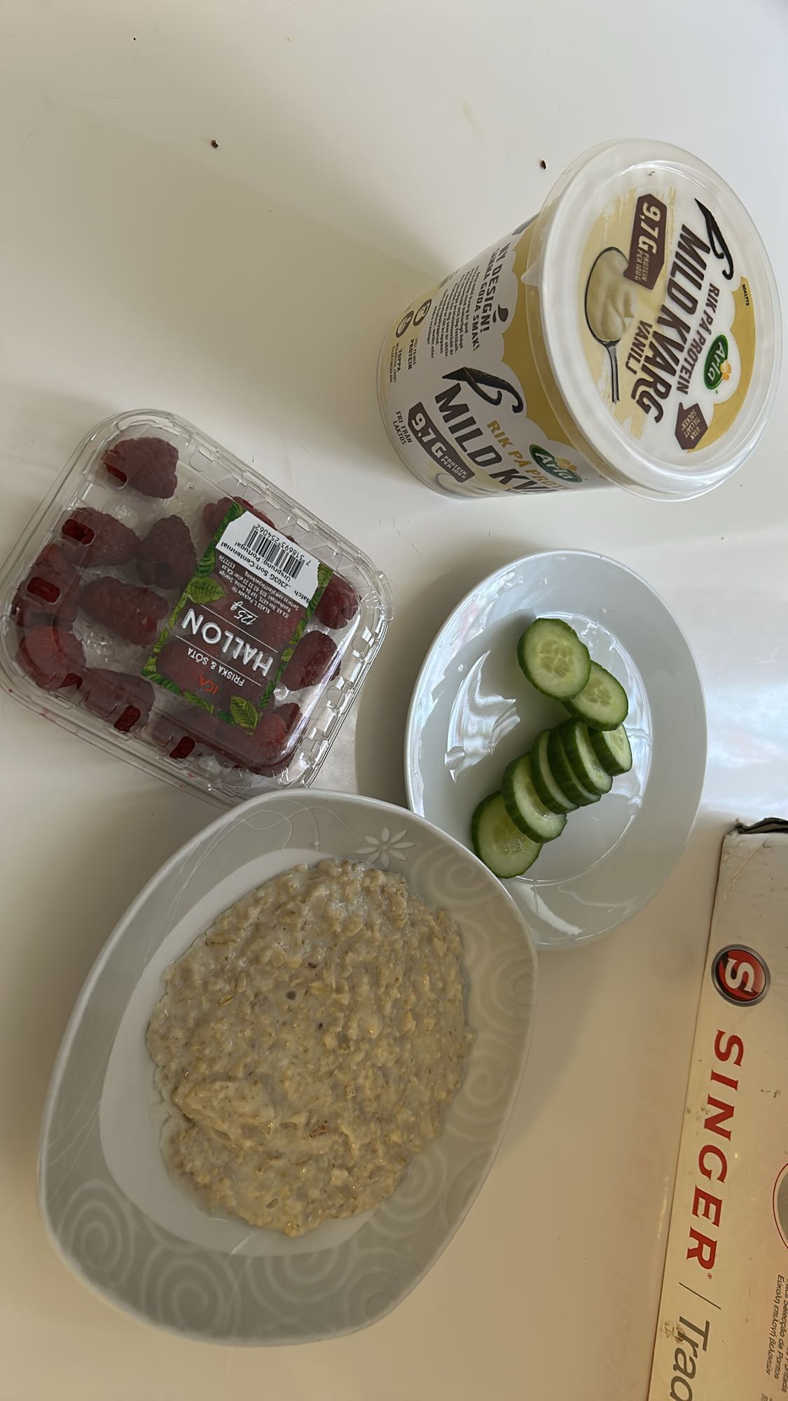 Havregrynsgröt med tillbehör