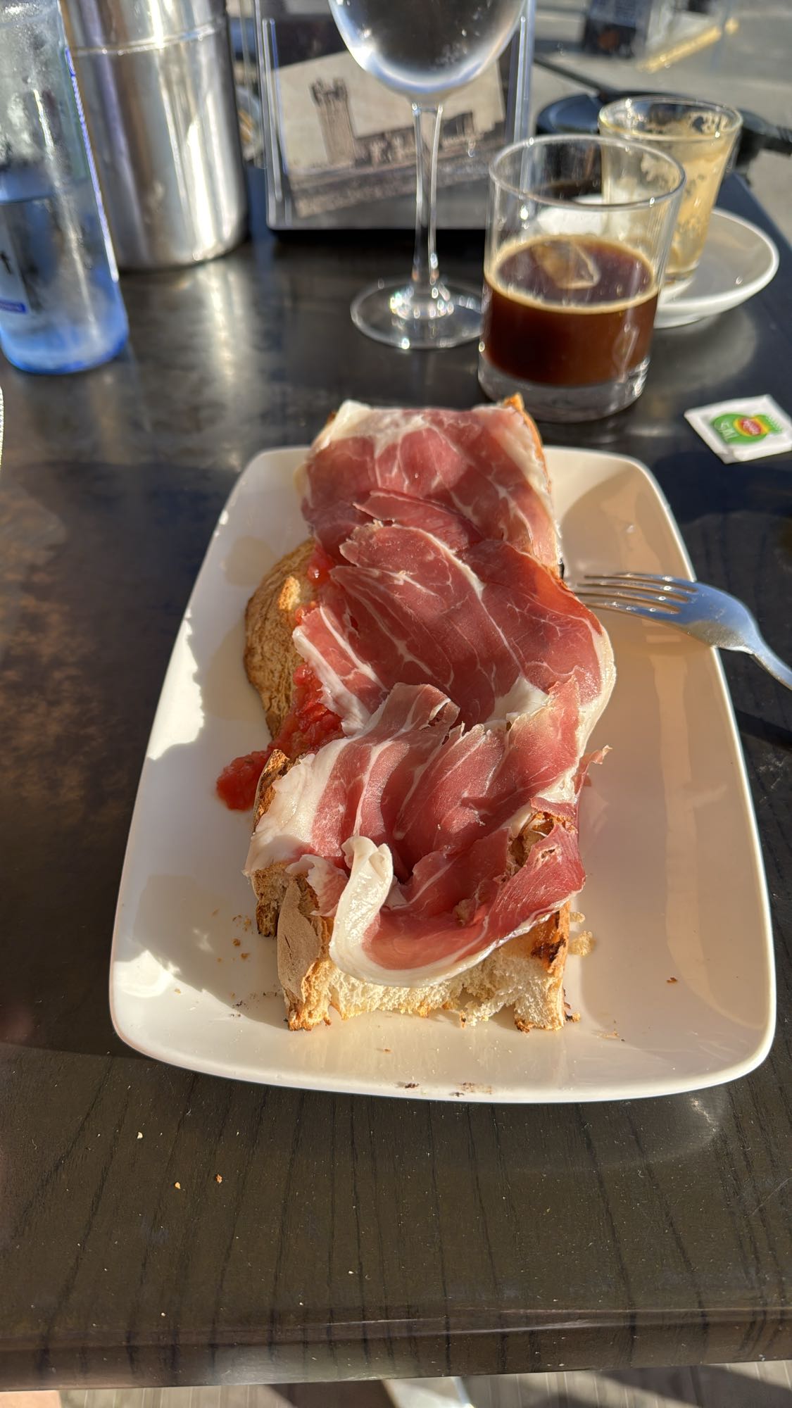 Tostada con jamón y tomate
