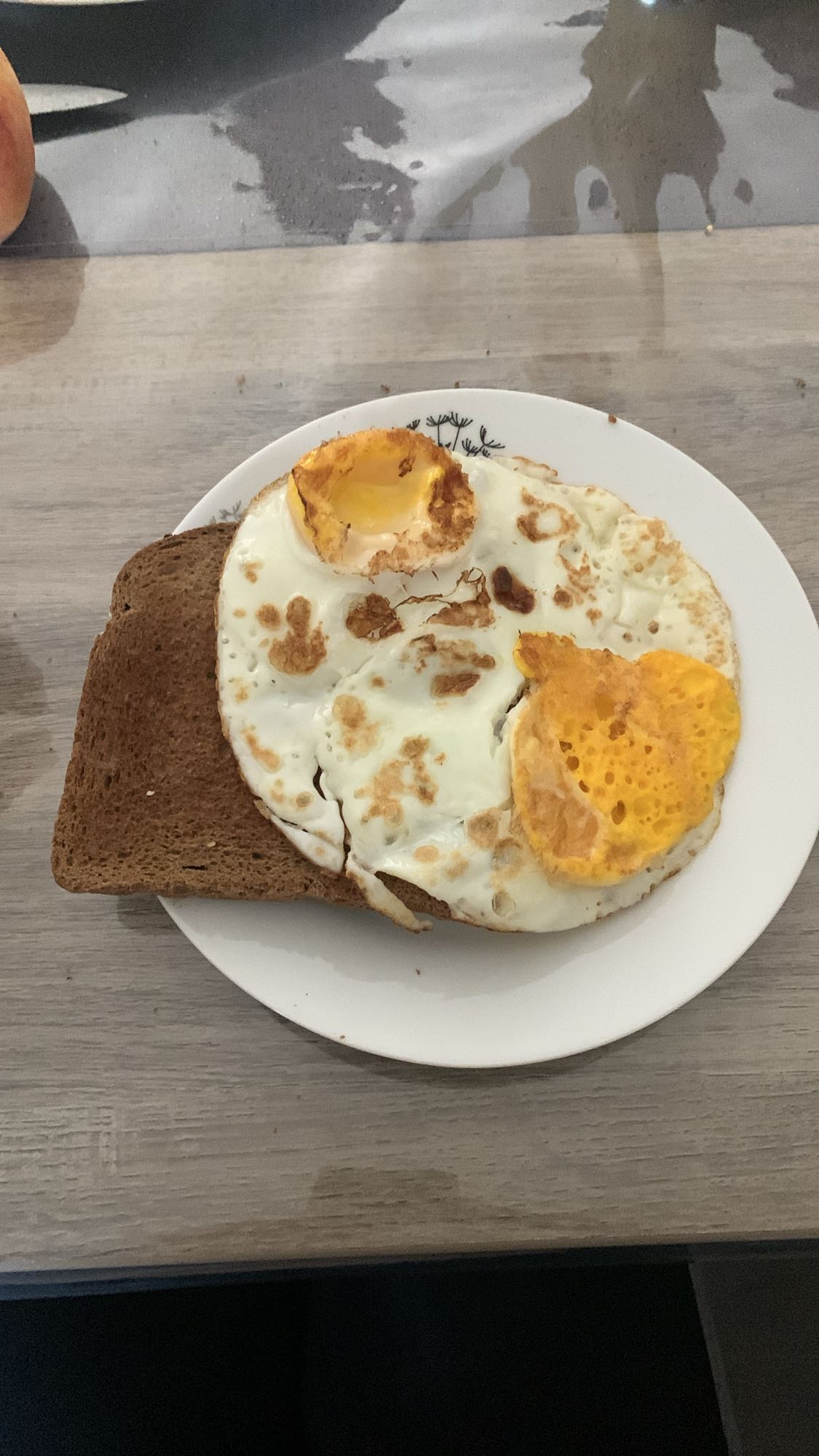 Œufs sur pain grillé