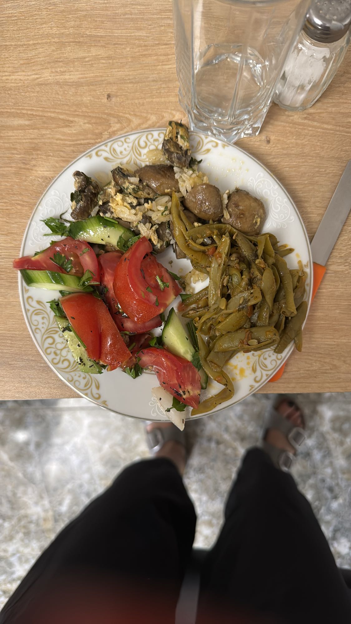 Veggie rice with salad