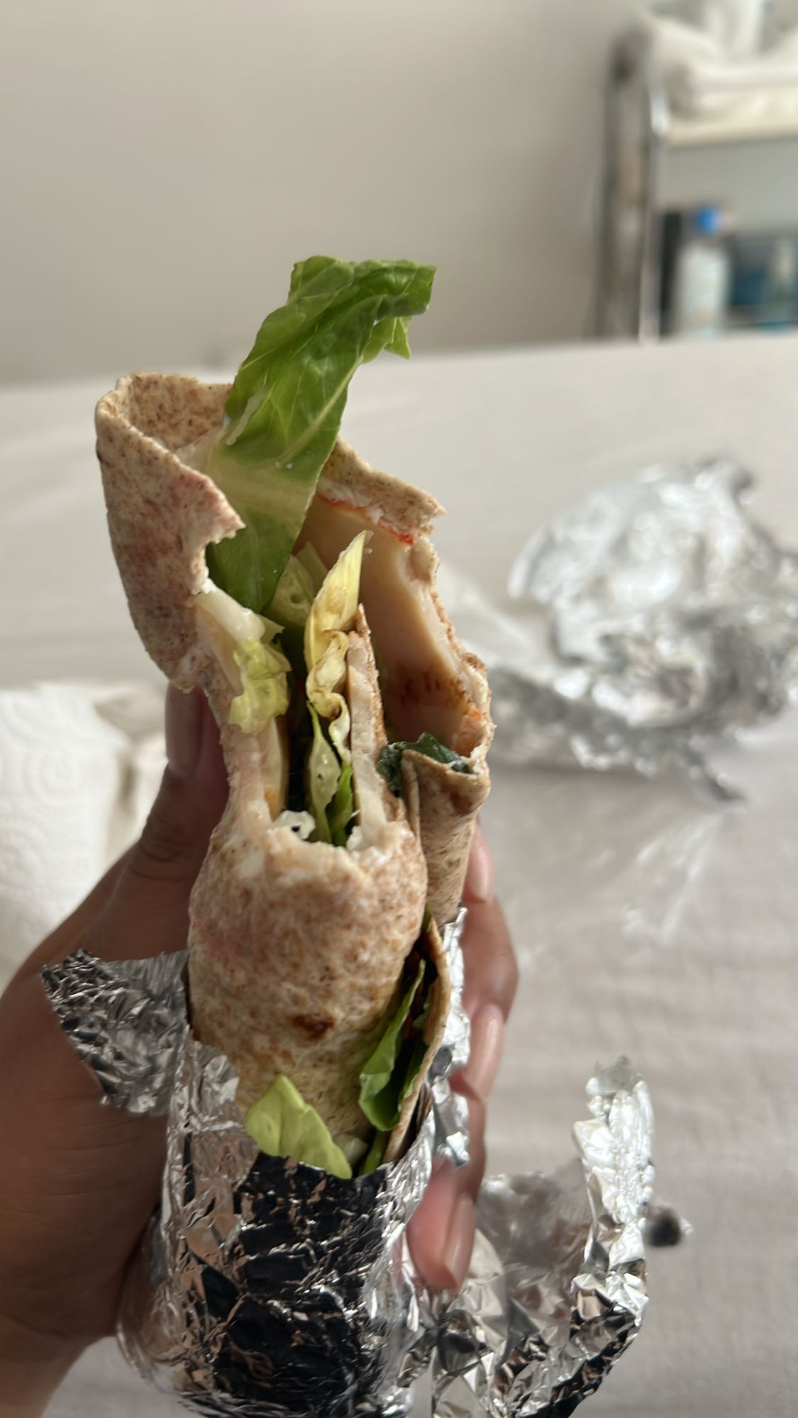 Wrap cu pui și salată