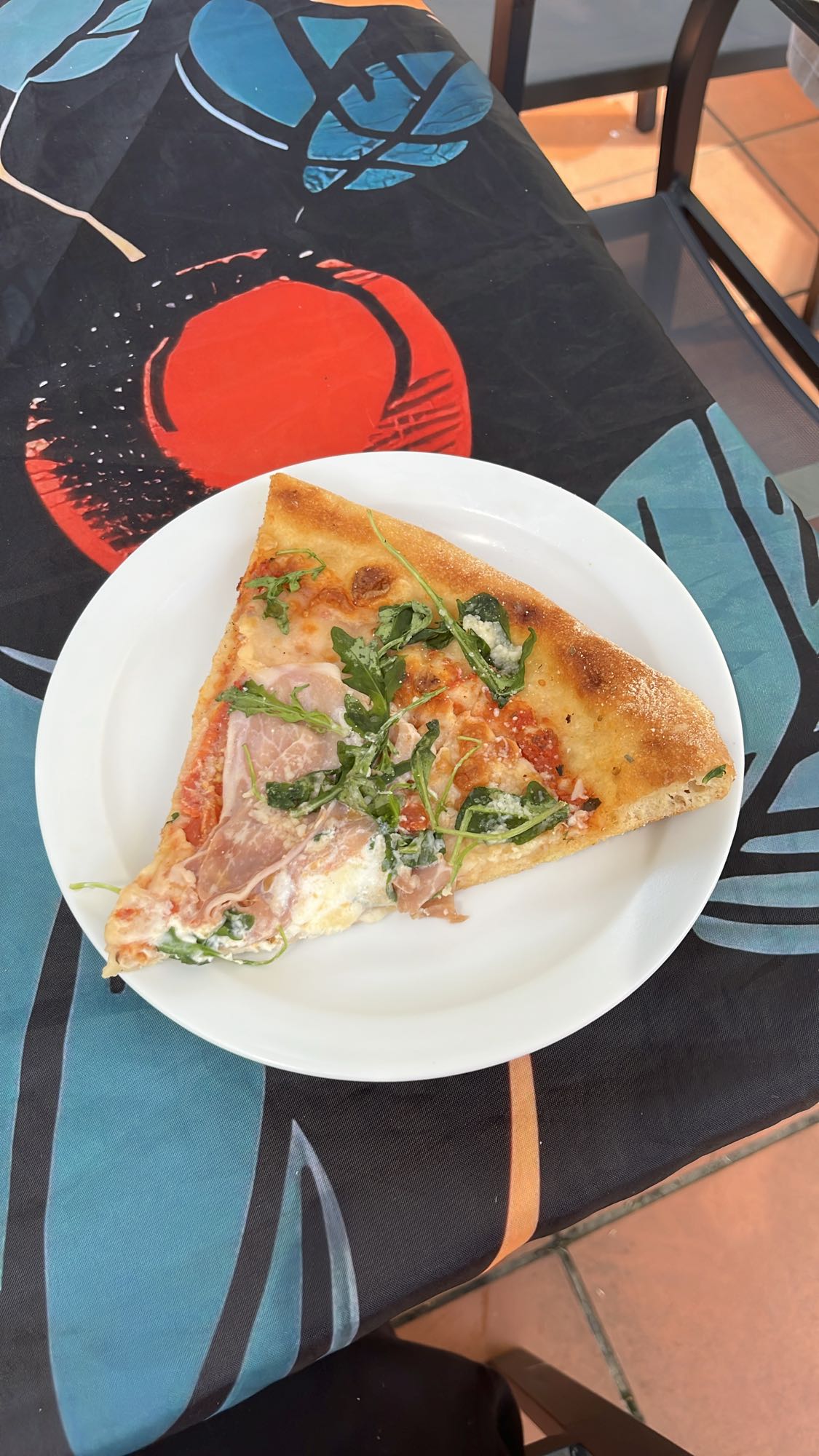 Tranche de pizza jambon roquette