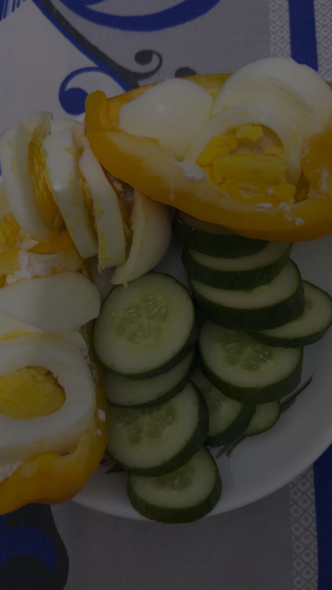 بيض وفلفل وخيار