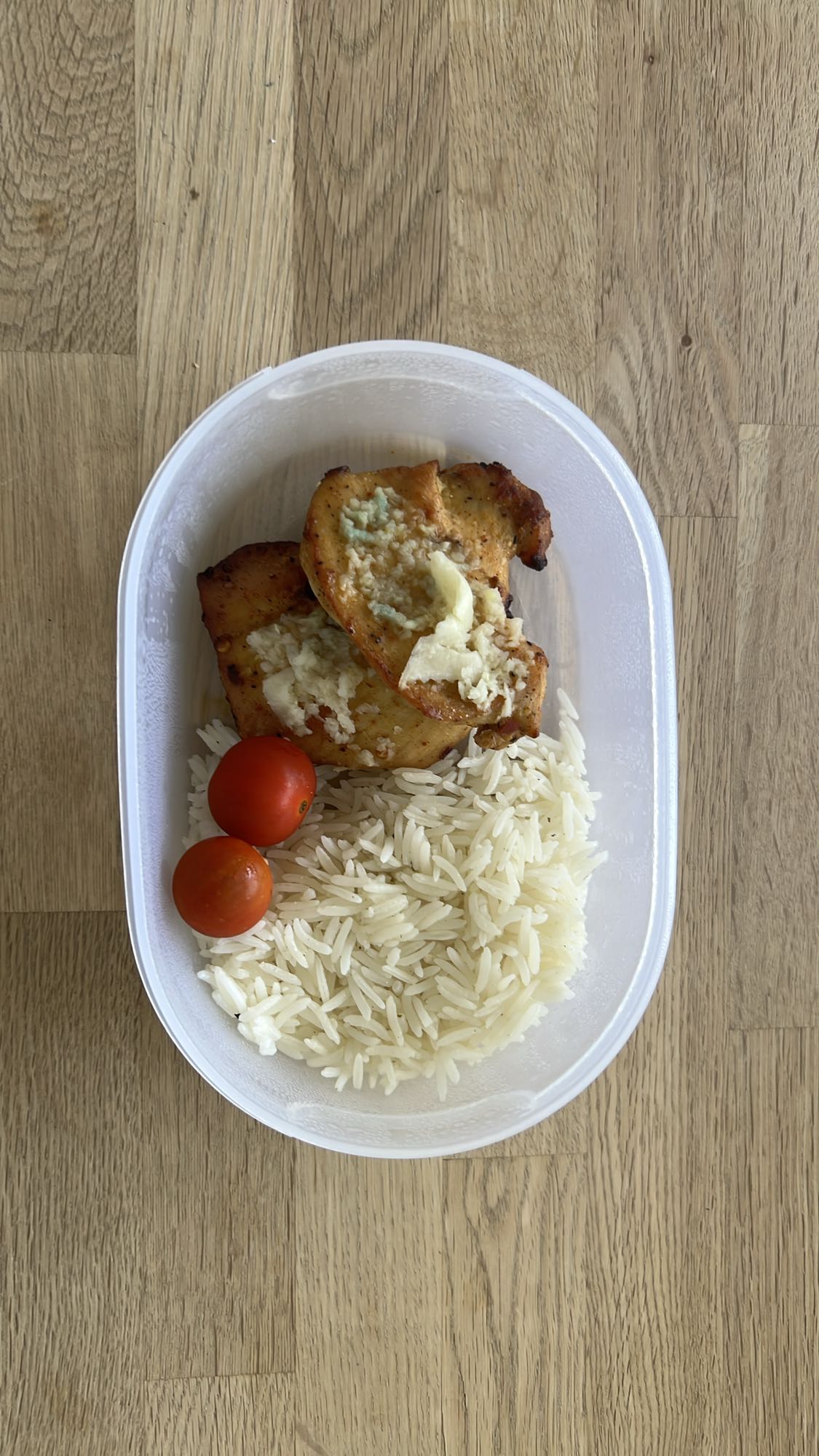 Kyckling med ris och tomat