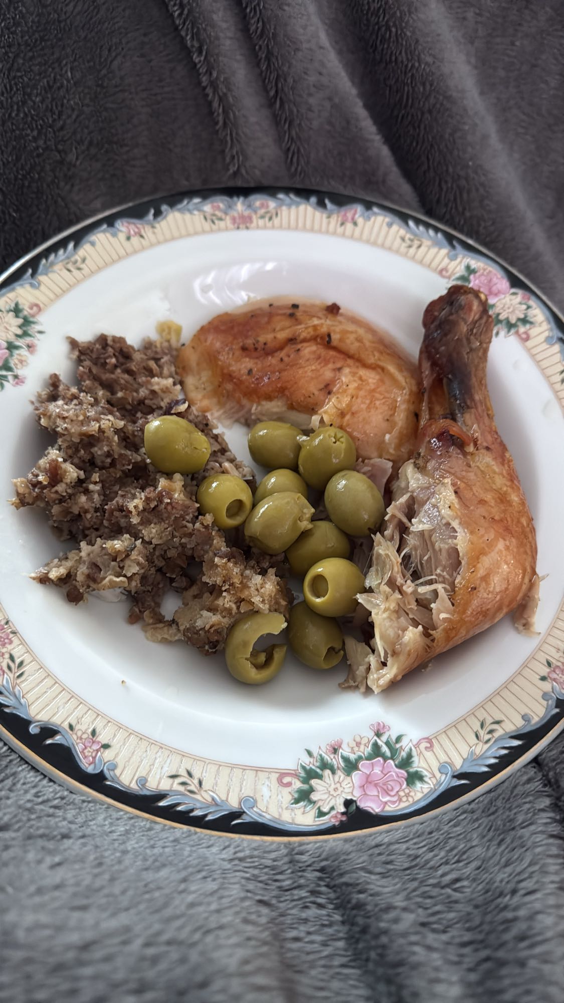 Frango assado com azeitonas