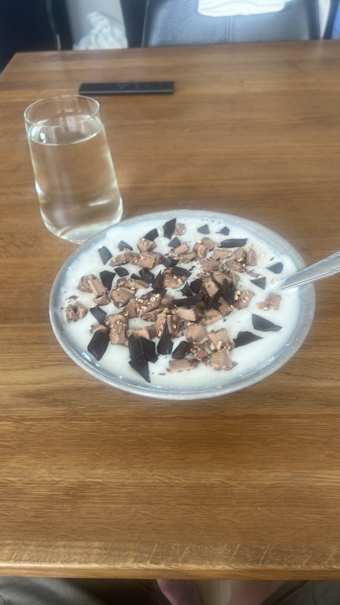 Kvarg med proteinbar och mörk choklad