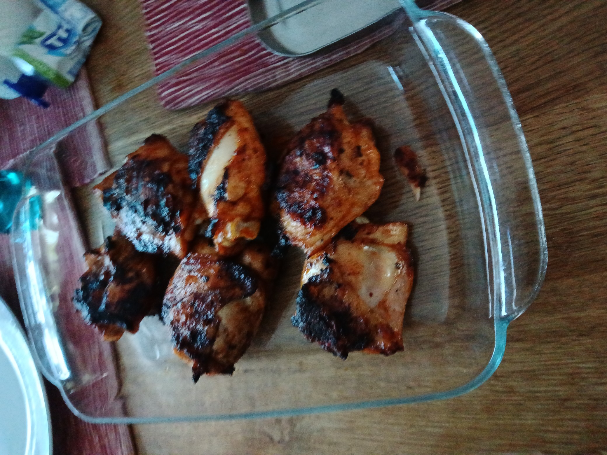 Gegrillte Hähnchenschenkel