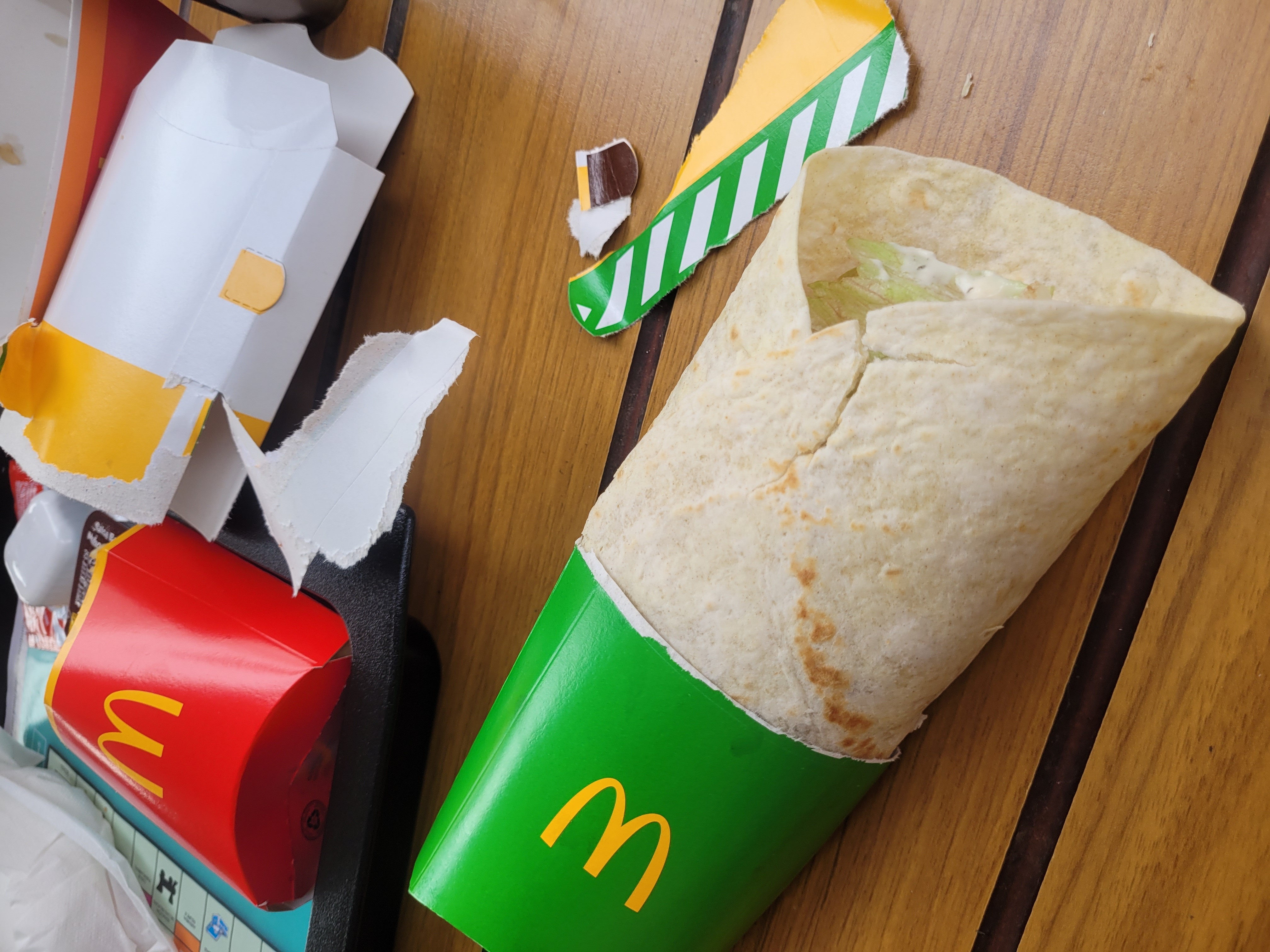 wrap de pollo y papas fritas