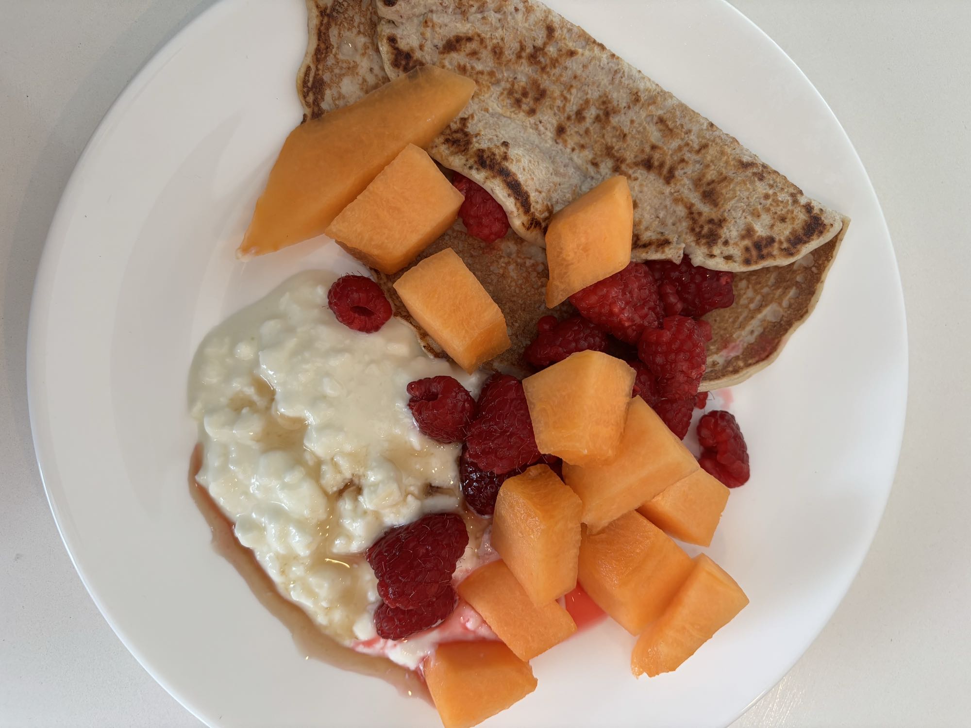 Crêpes et fruits frais