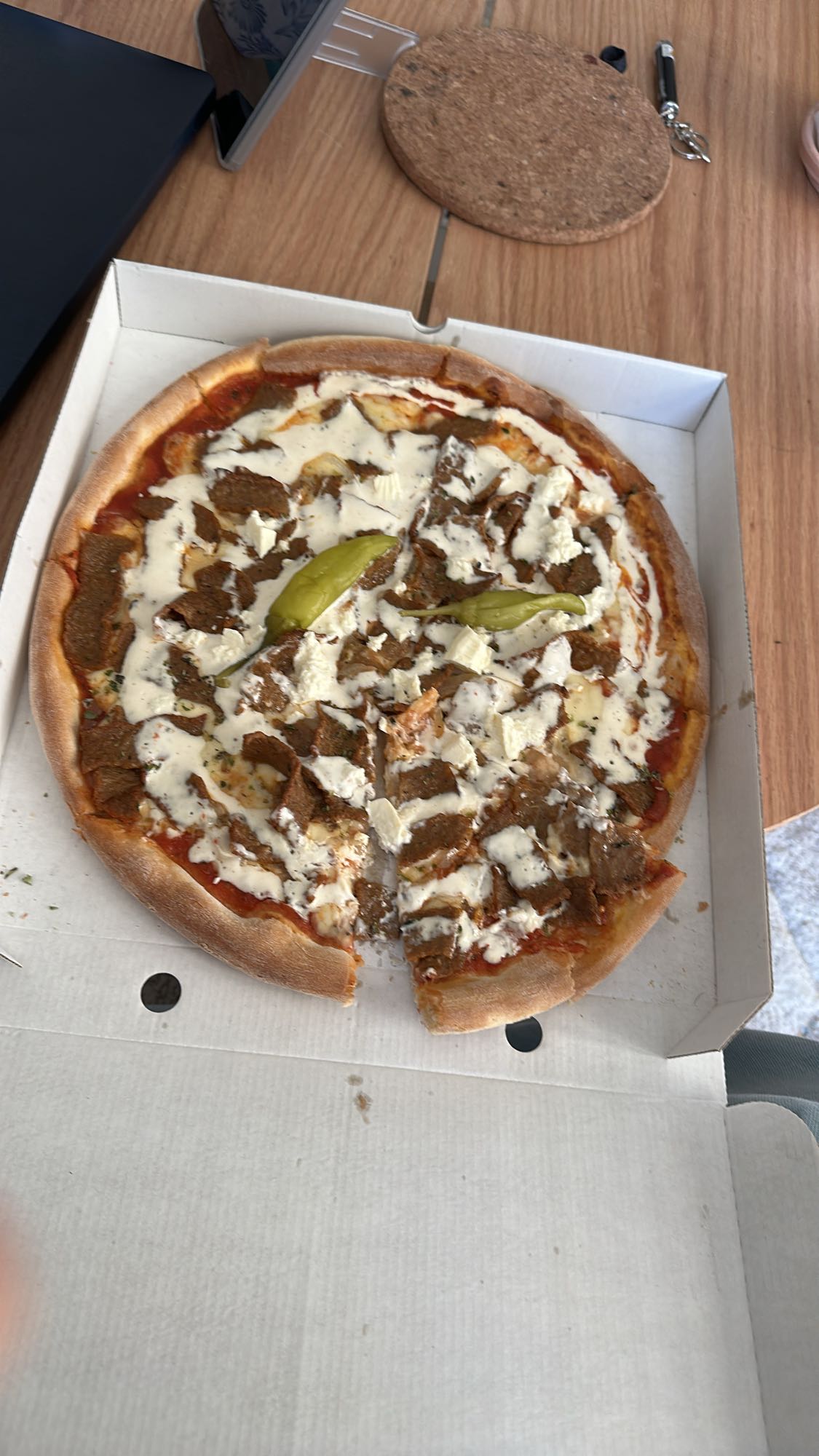 Kebabpizza med sås