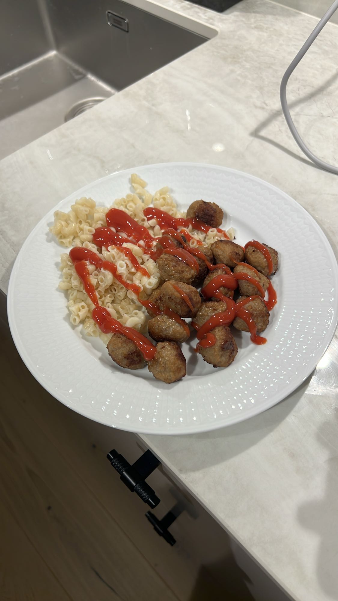 Makaroner med köttbullar