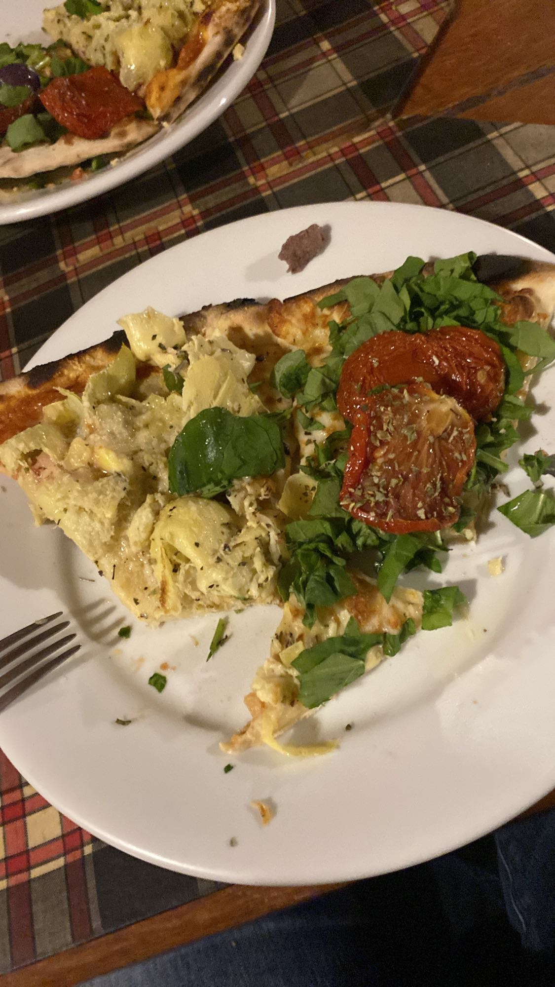 Pizza com legumes e rúcula