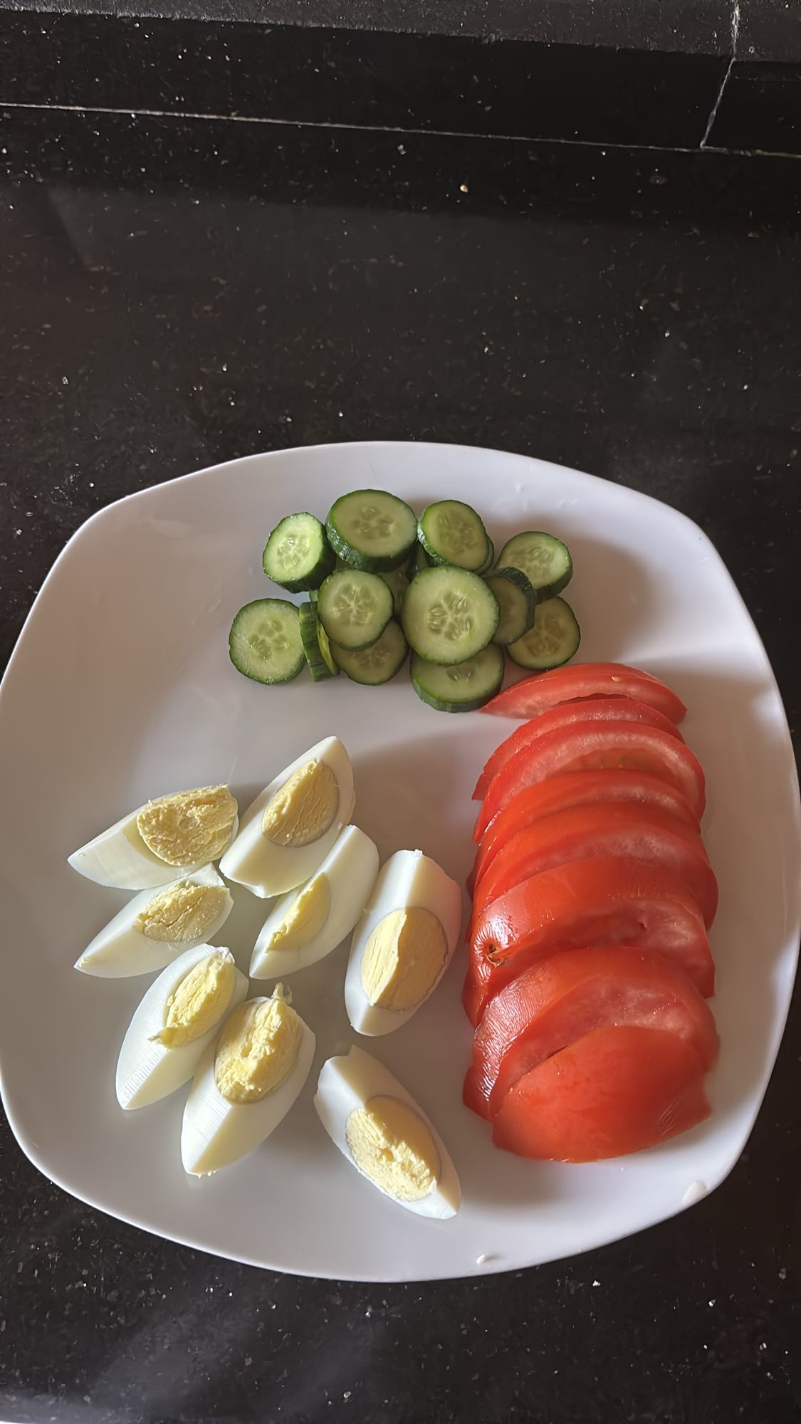 بيض وخضار طازجة