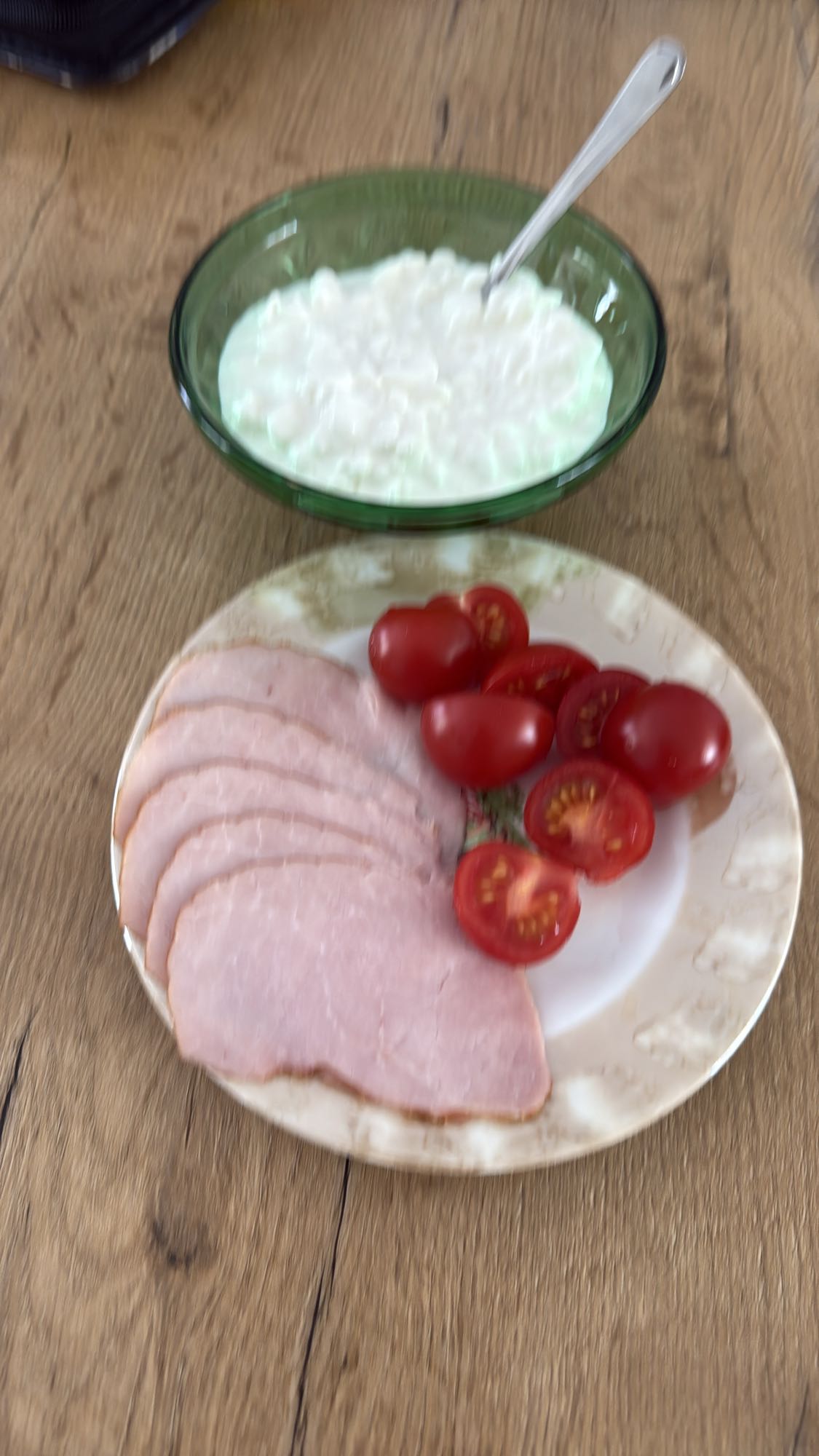 Szynka z twarogiem i pomidorami