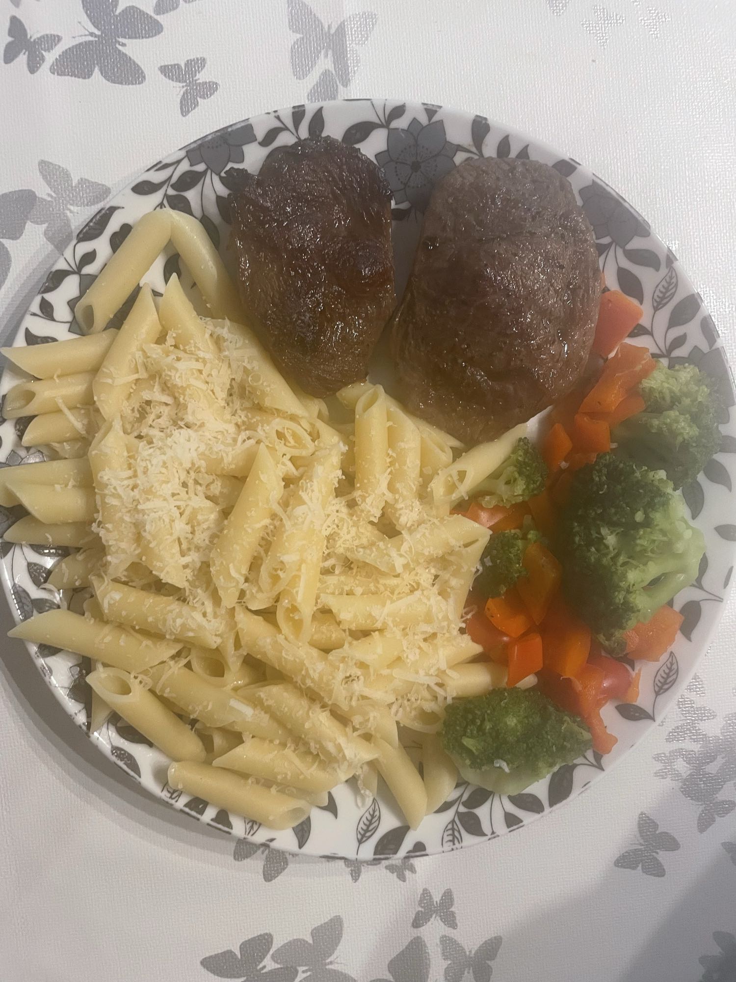 Biefstuk met pasta en groenten