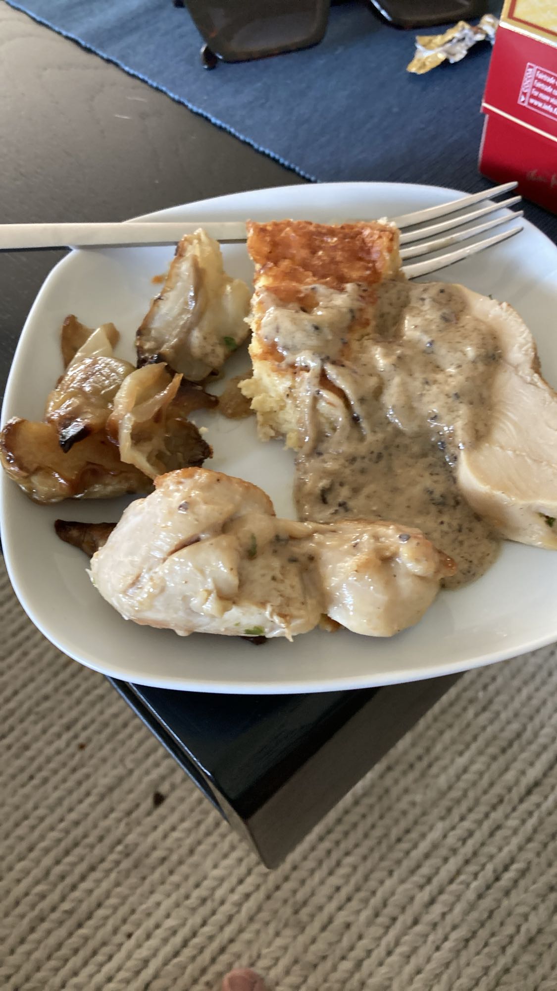 Kyckling med rotfrukter och tryffelgräddsås