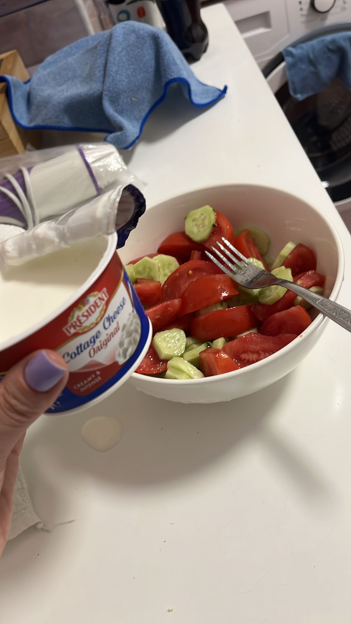 Salată cu brânză cottage