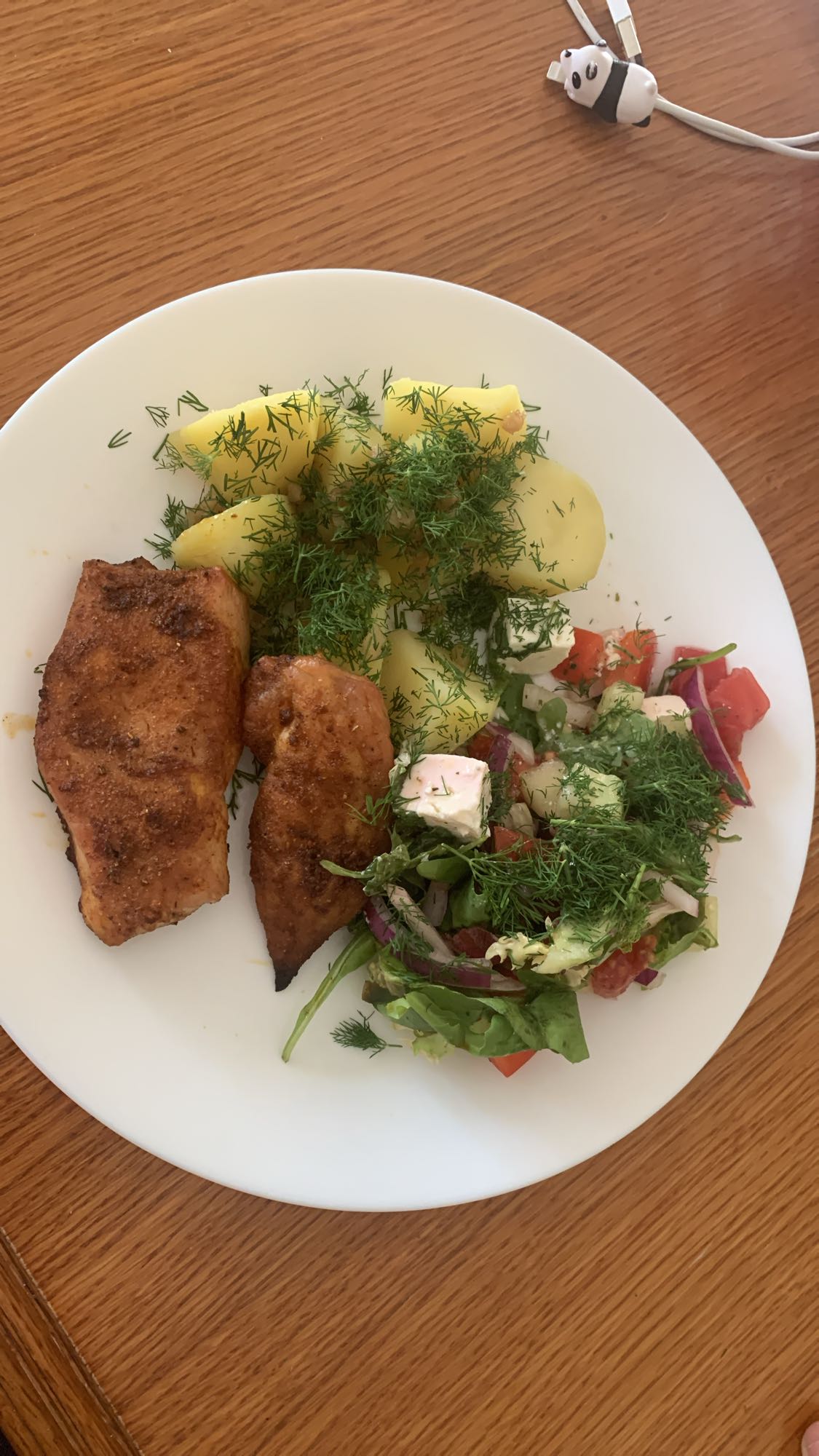 Kurczak z ziemniakami i sałatką