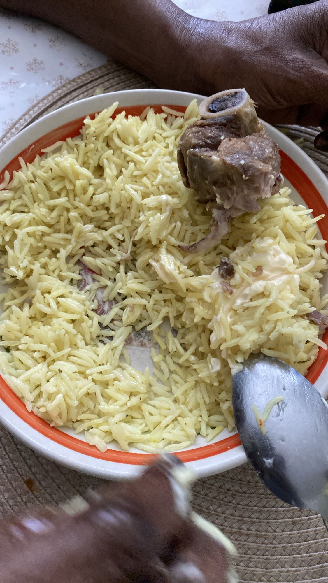 Ris med kött och majonnäs