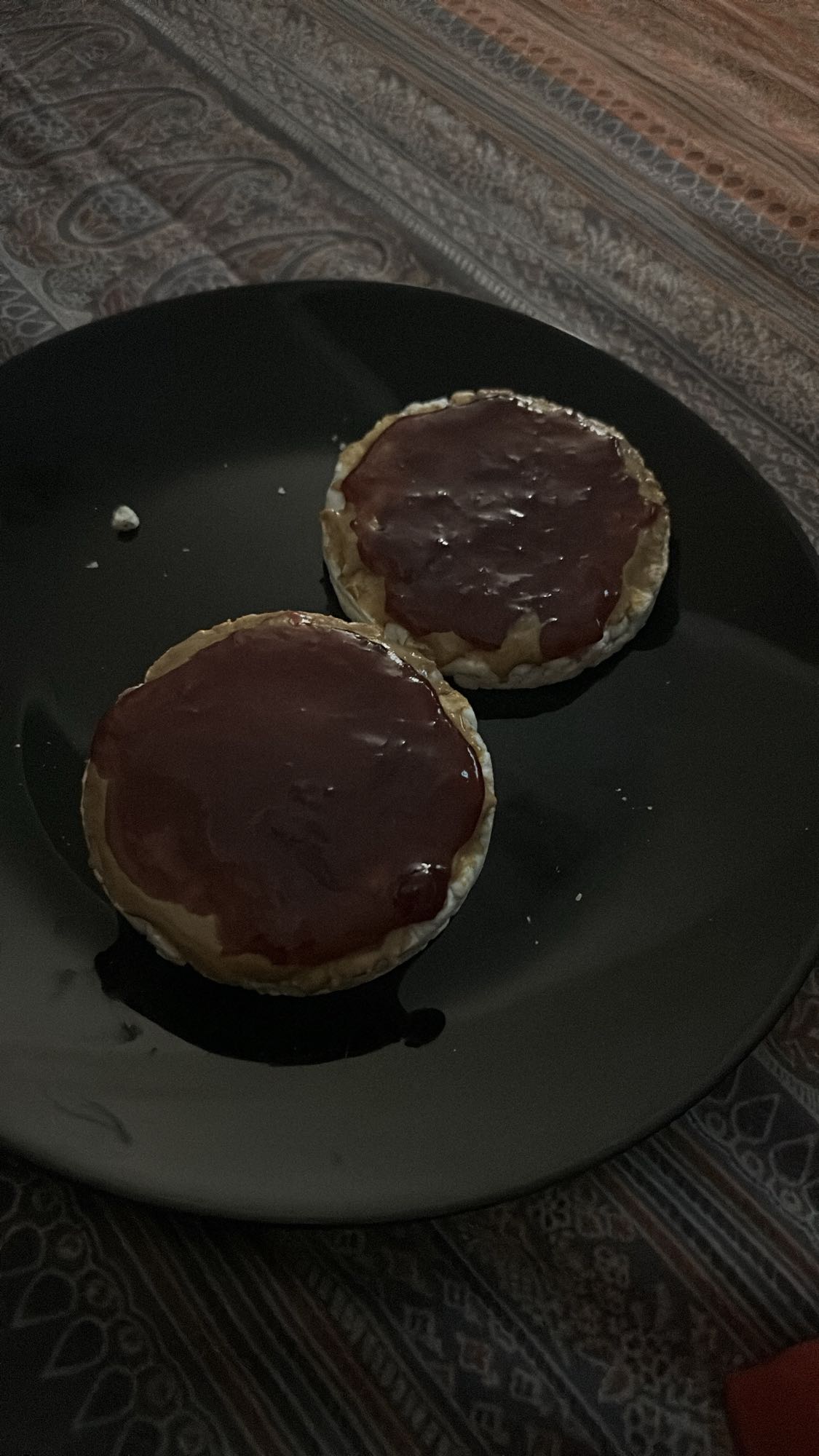 Rice cakes with peanut butter and jelly