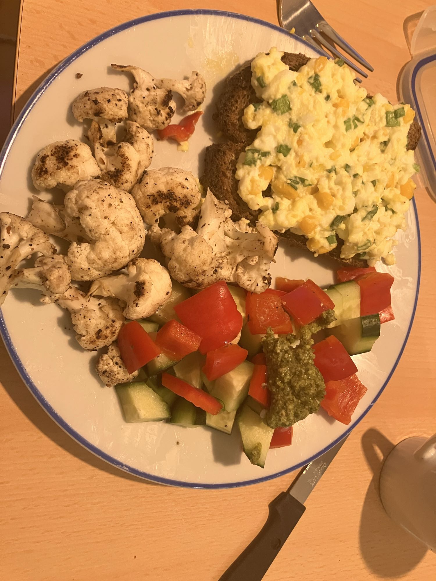 Torrada com ovos e legumes