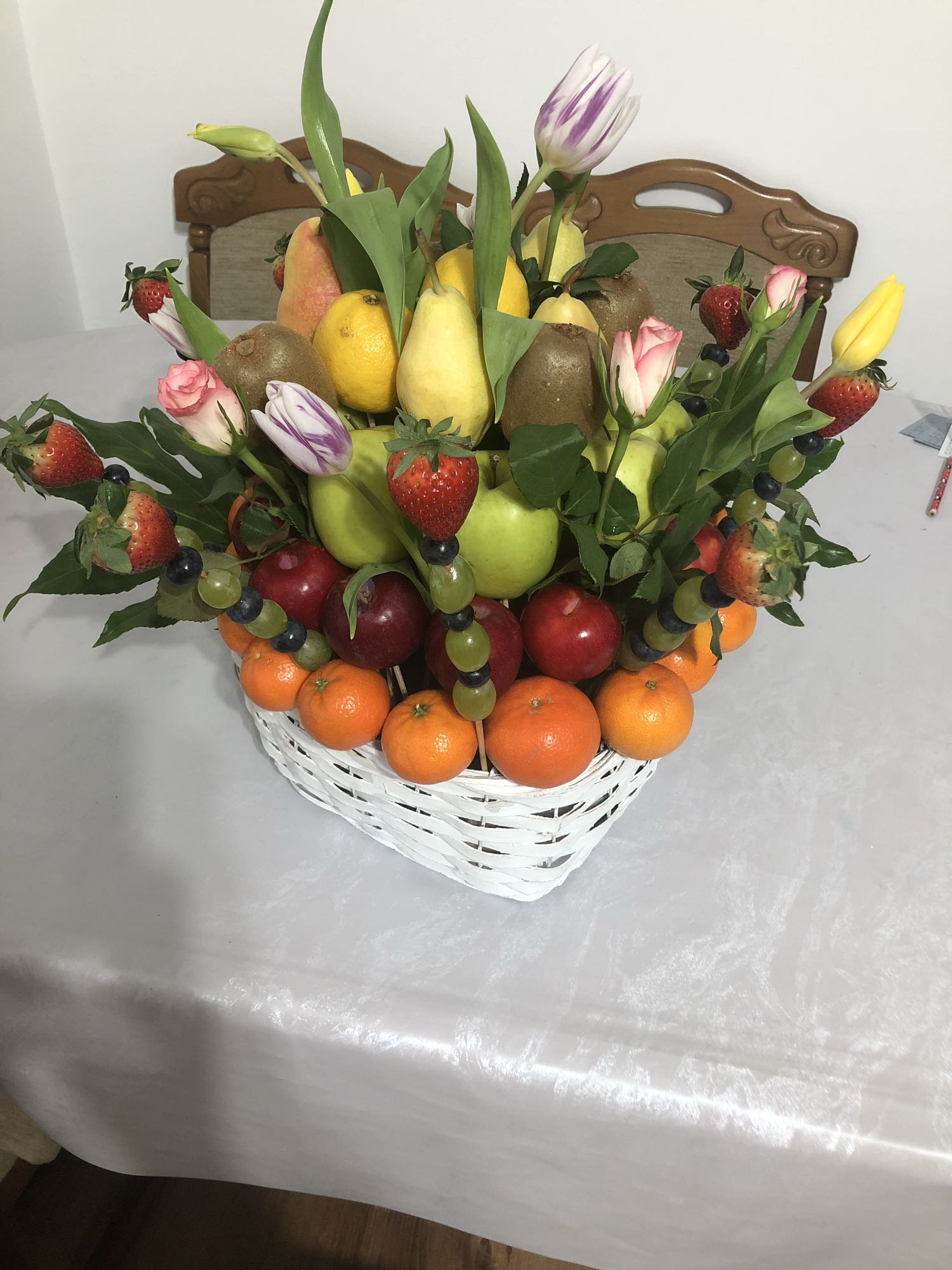 Coș cu fructe proaspete