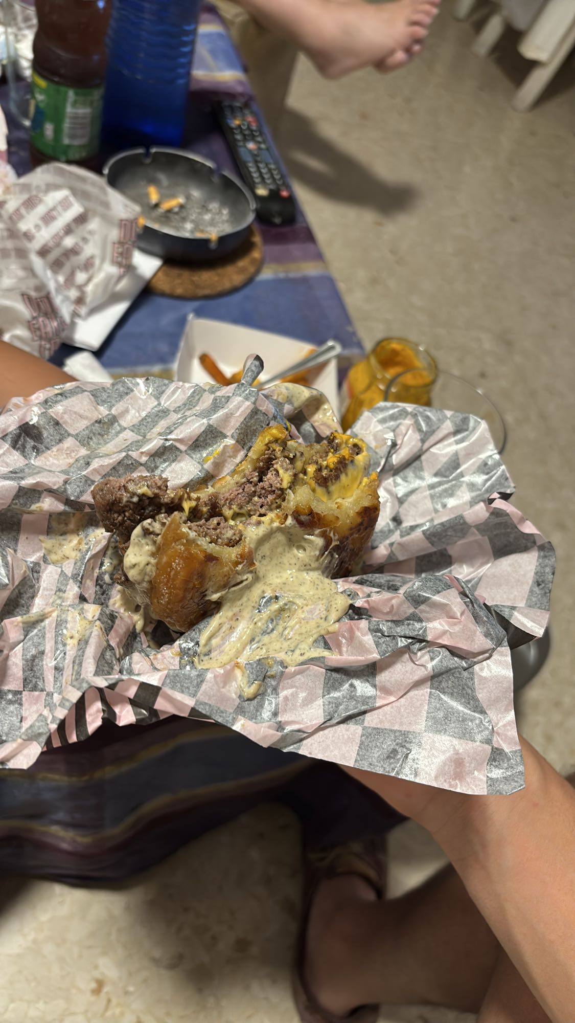 hamburguesa con salsa