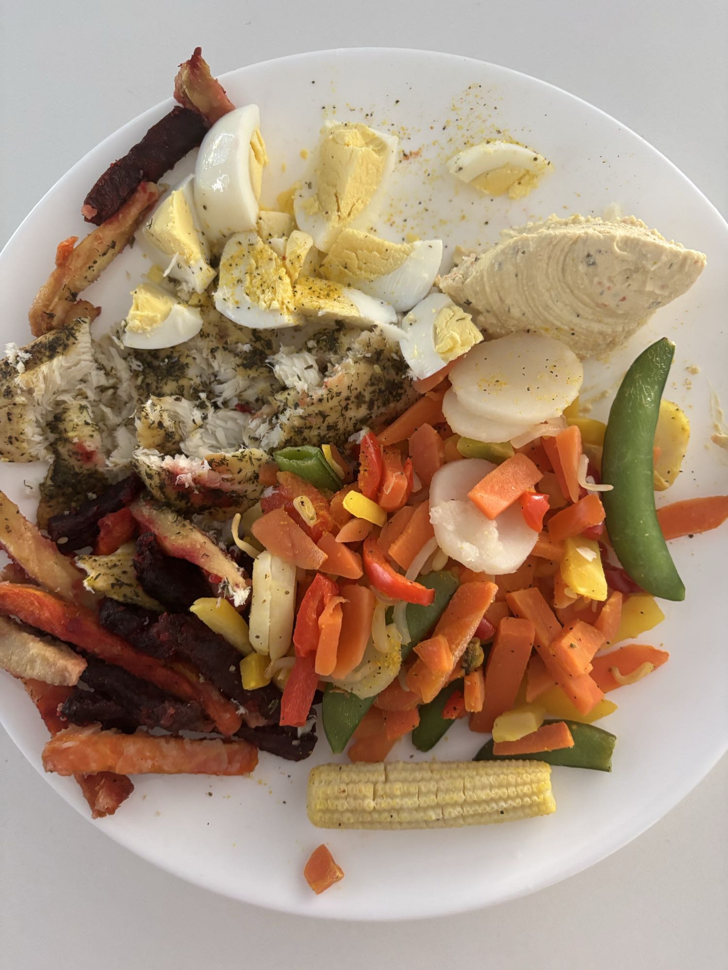 Assiette de légumes et œuf