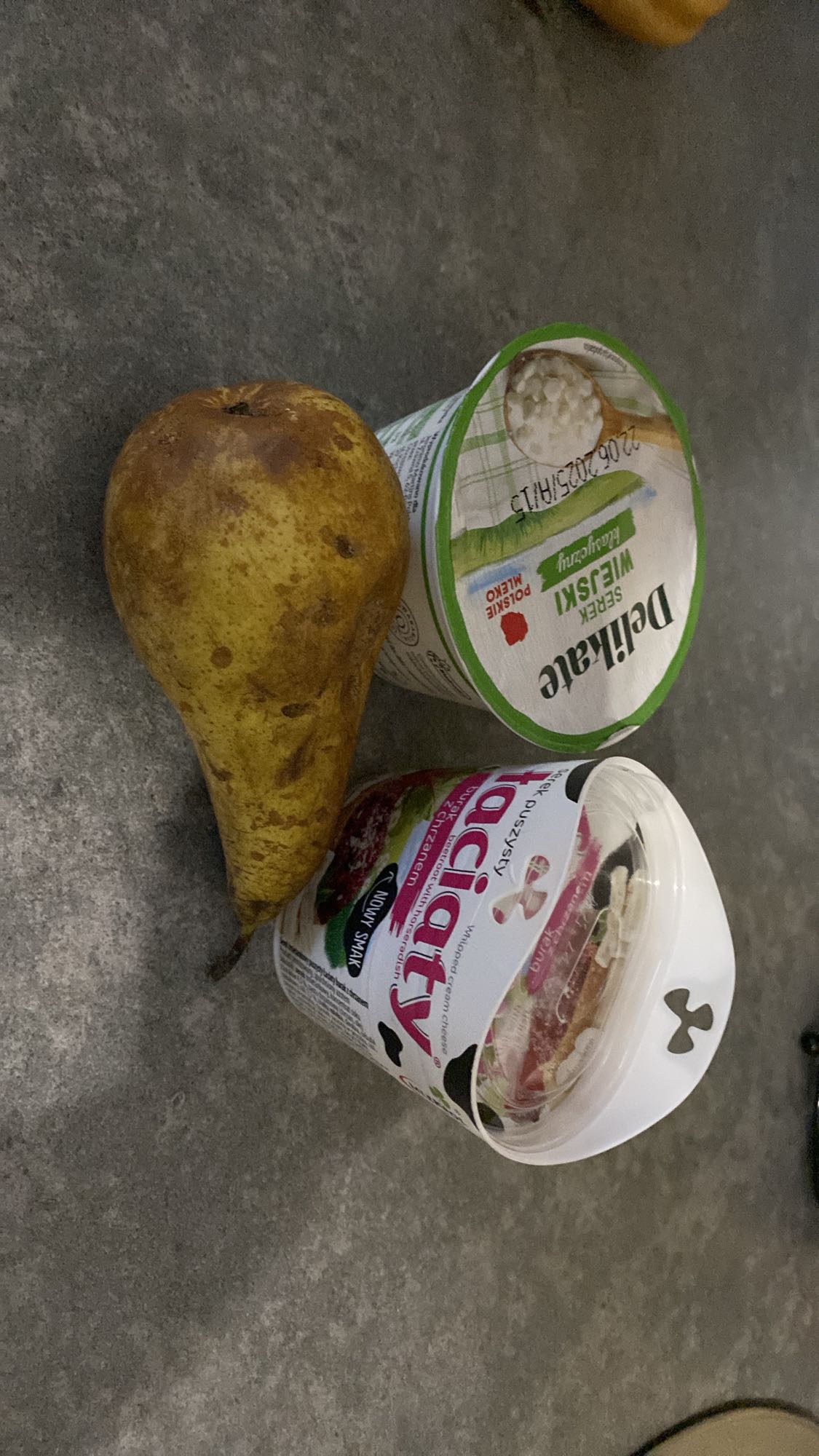 Gruszka z serkiem i jogurtem