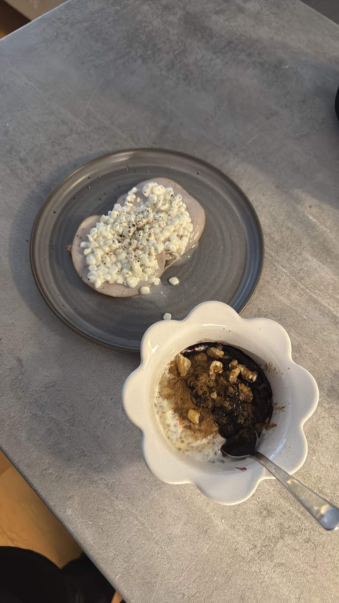 Kvargfrukost med kalkonmacka