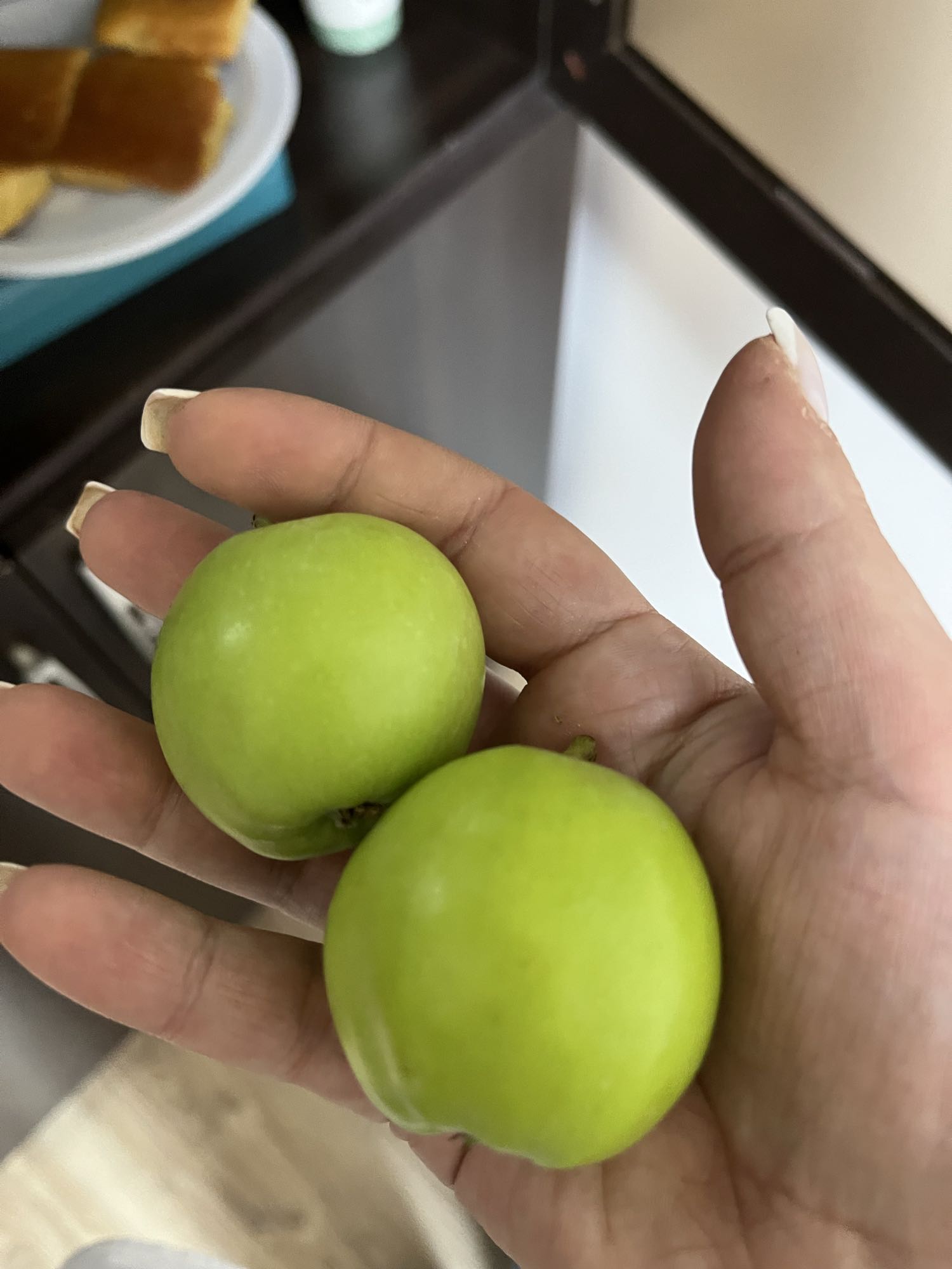 зелёные яблоки