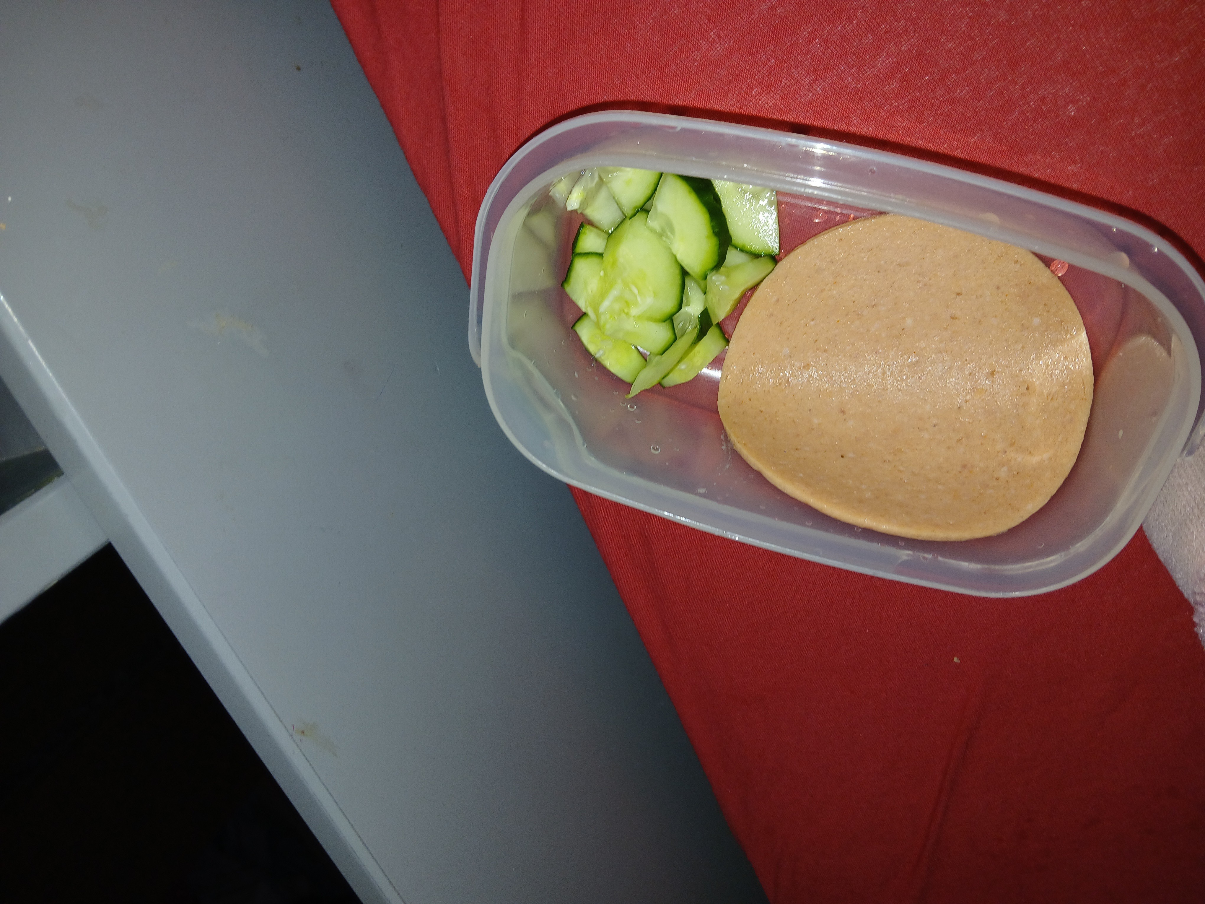 Komkommer en kipfilet lunch