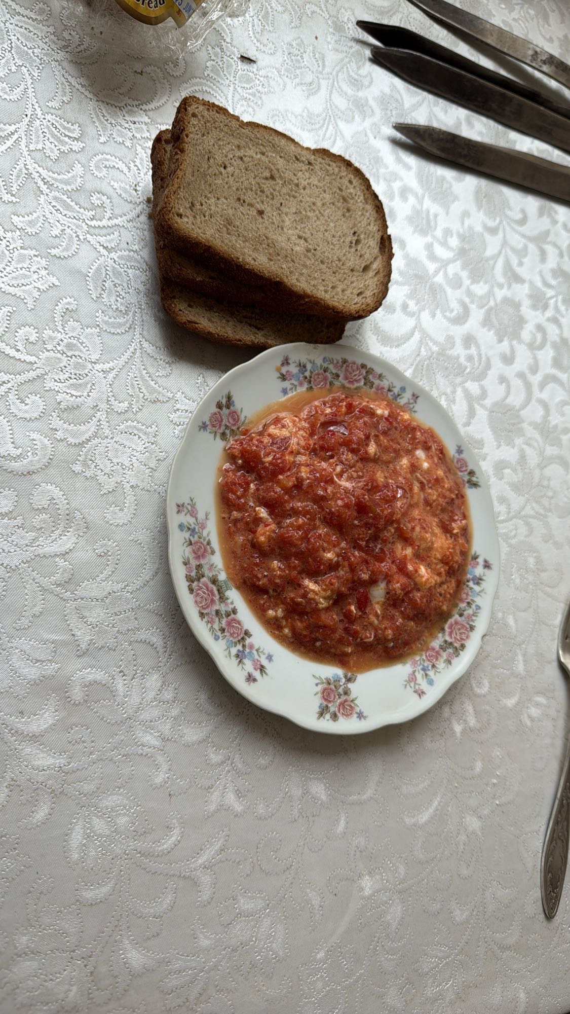 Tomato egg with bread