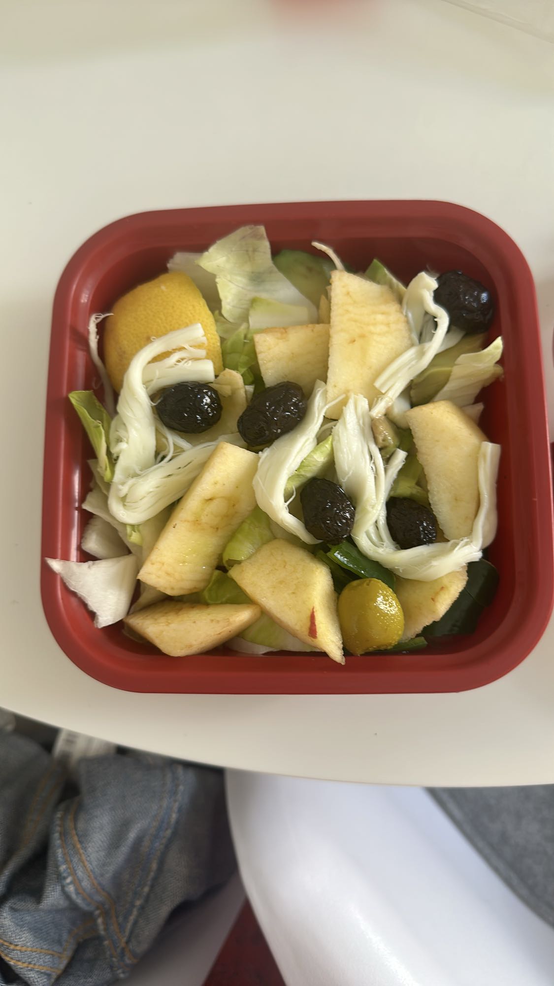 Elma ve Zeytinli Salata